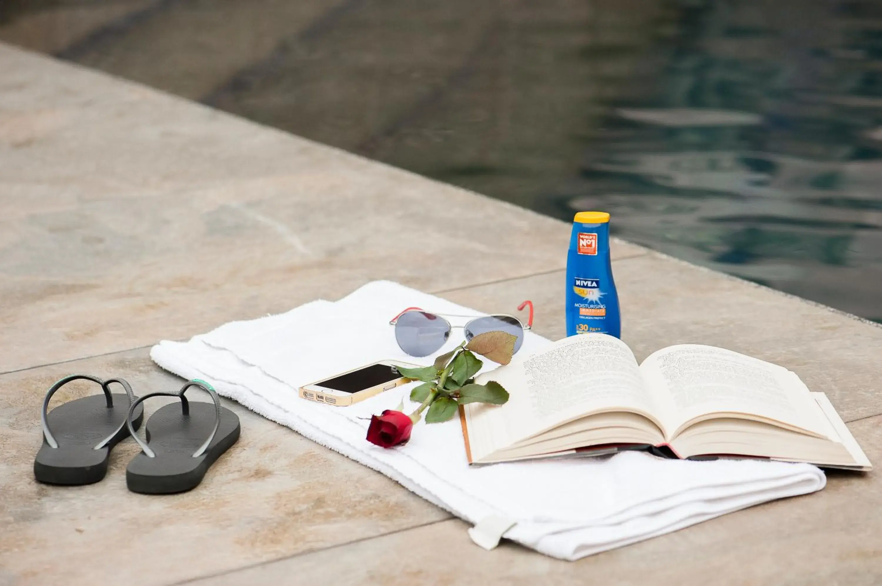 Swimming pool in Diamond Suites and Residences Swimming pool in Diamond Suites and Residences