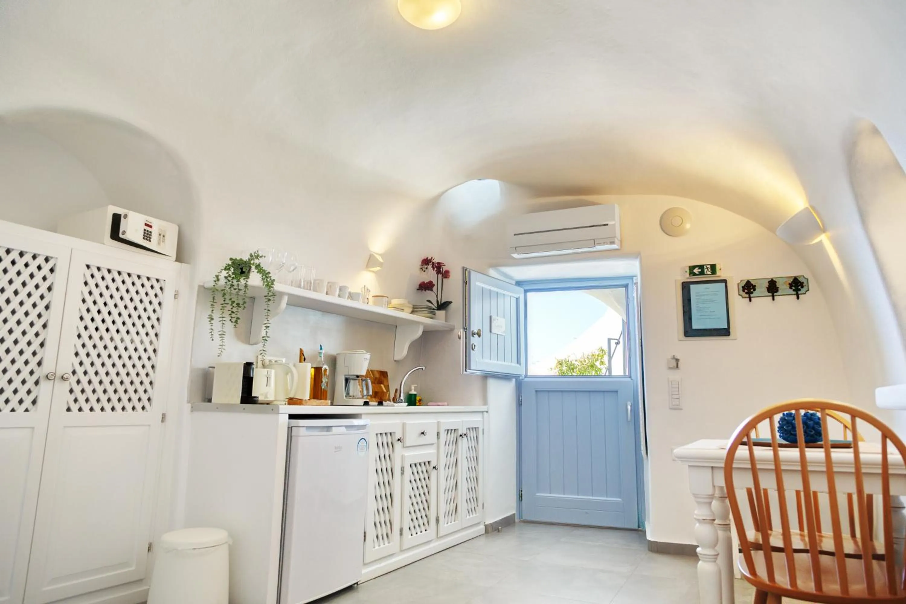 Kitchen or kitchenette in Aris Caves