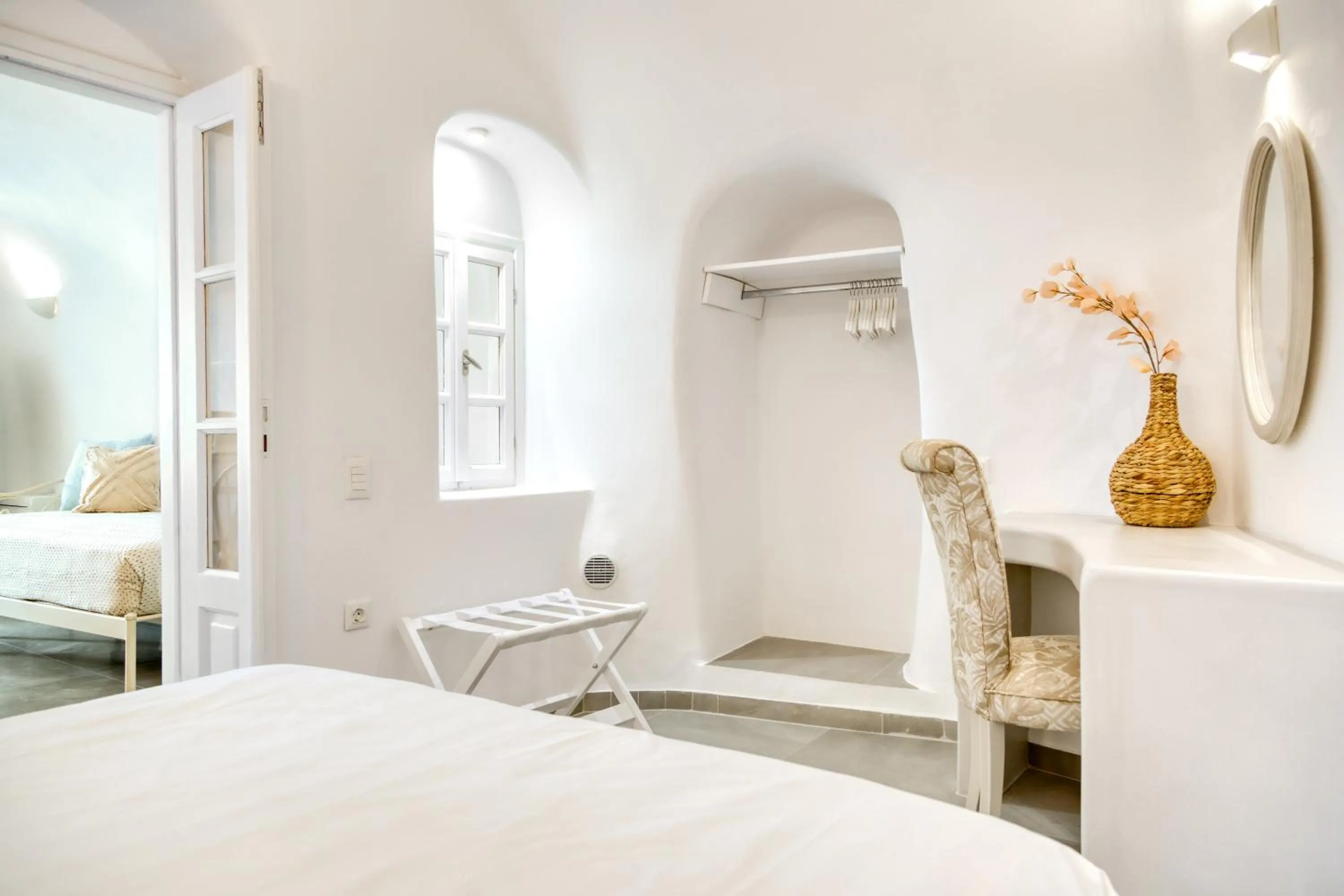 Bedroom, Bed in Aris Caves