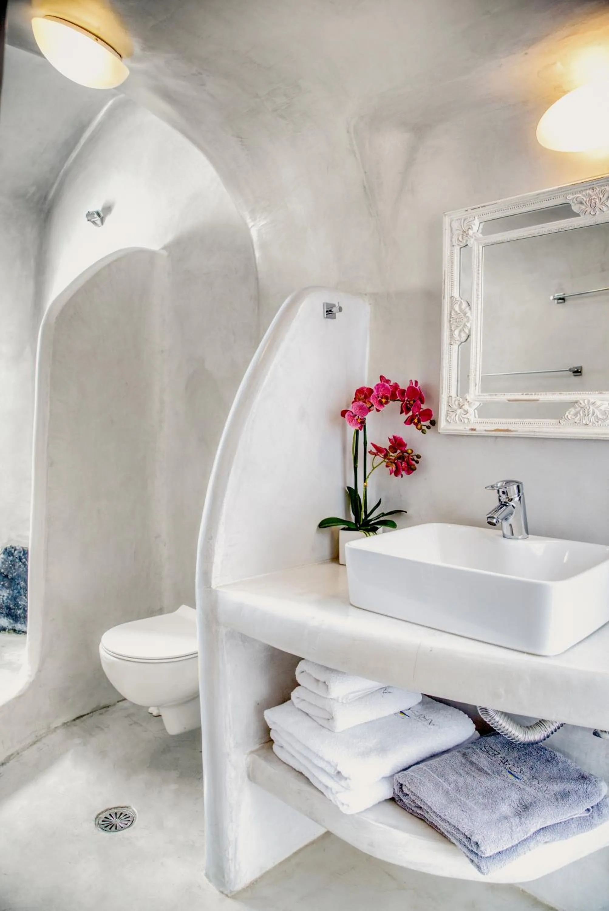 Bathroom in Aris Caves