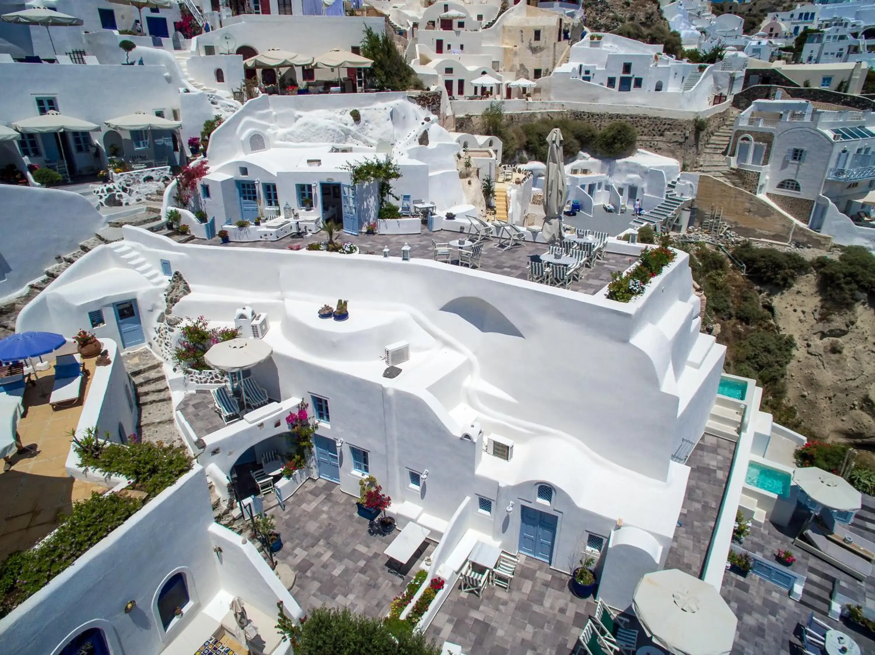 Property building in Aris Caves Property building in Aris Caves