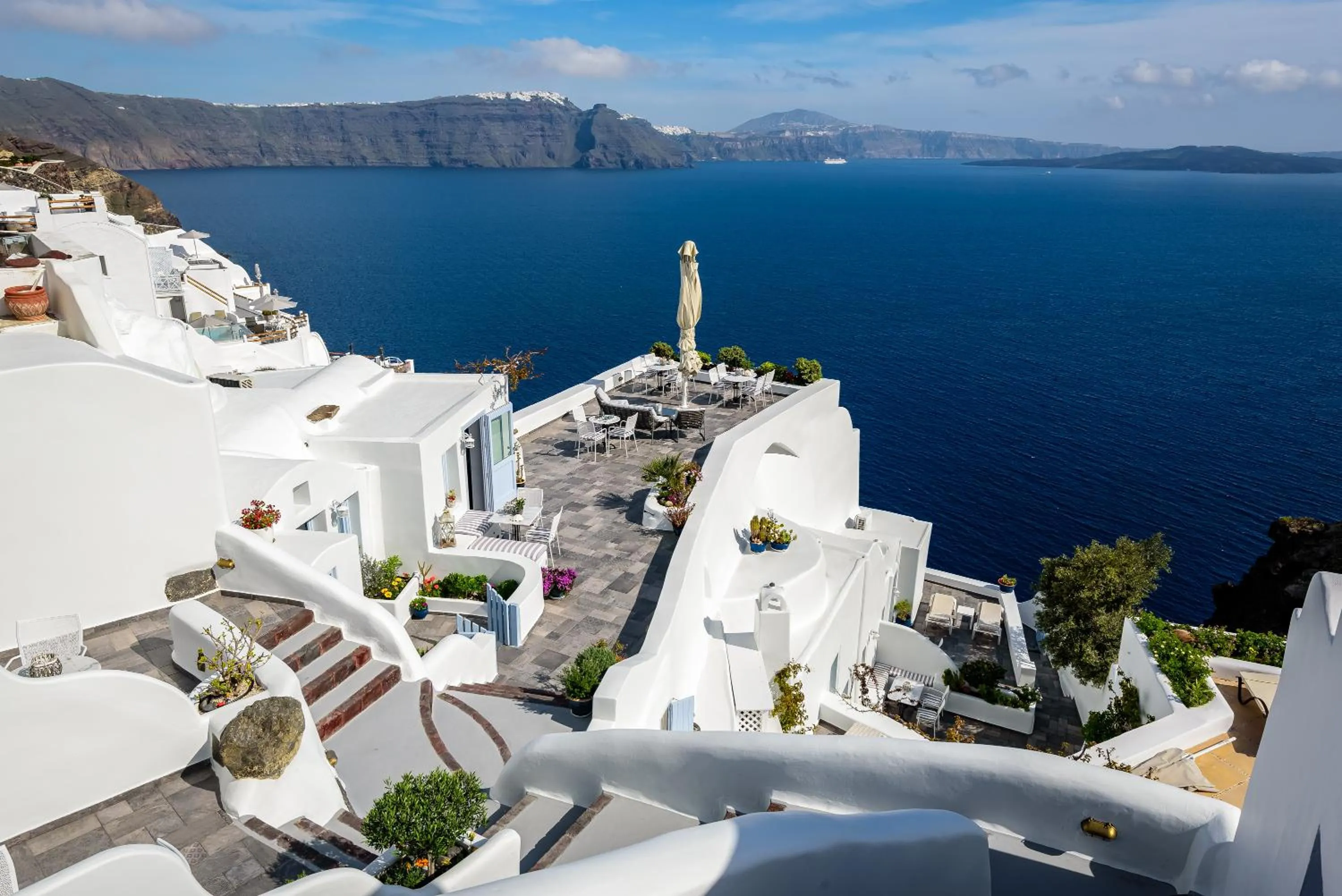 Property building in Aris Caves