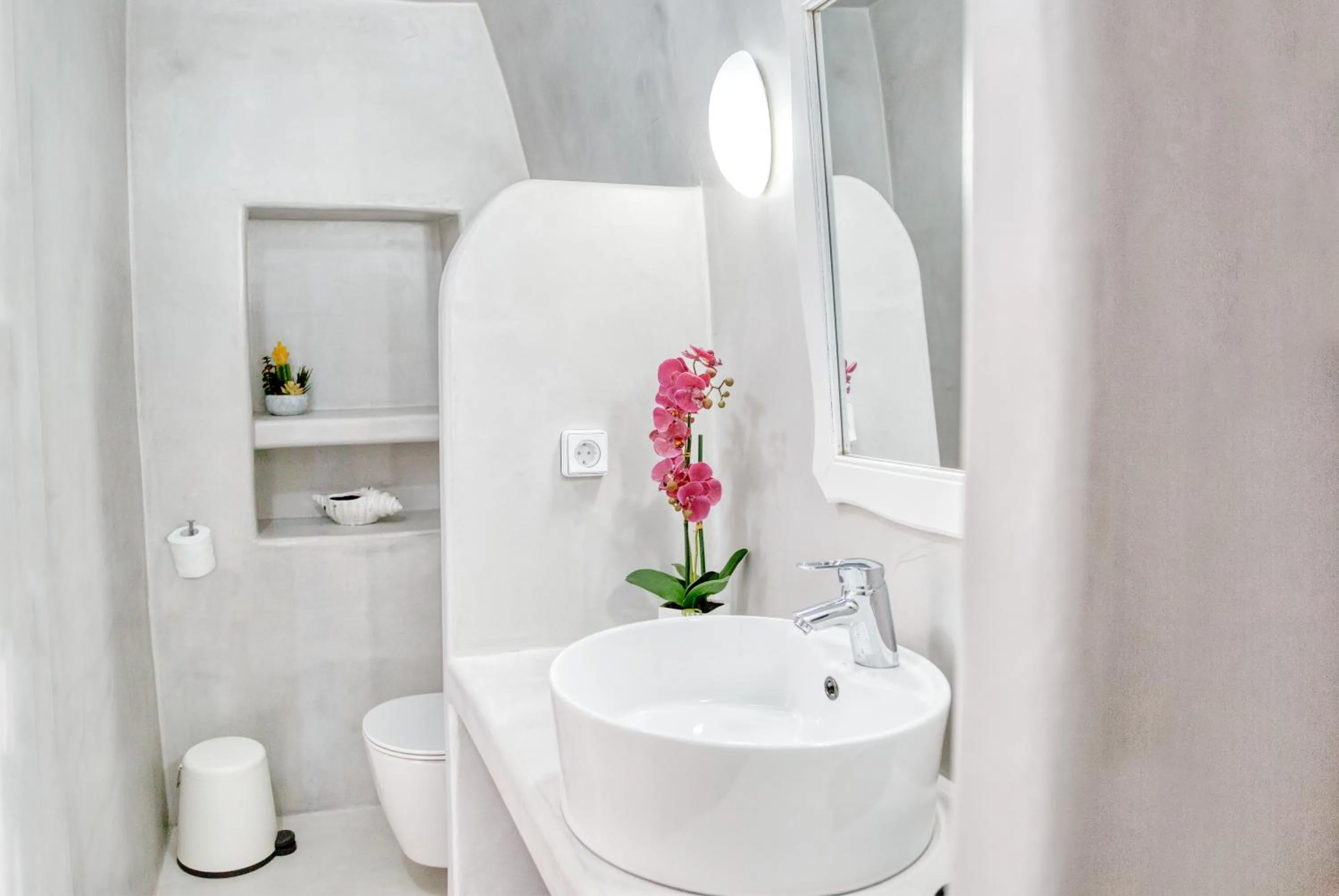 Bathroom in Aris Caves