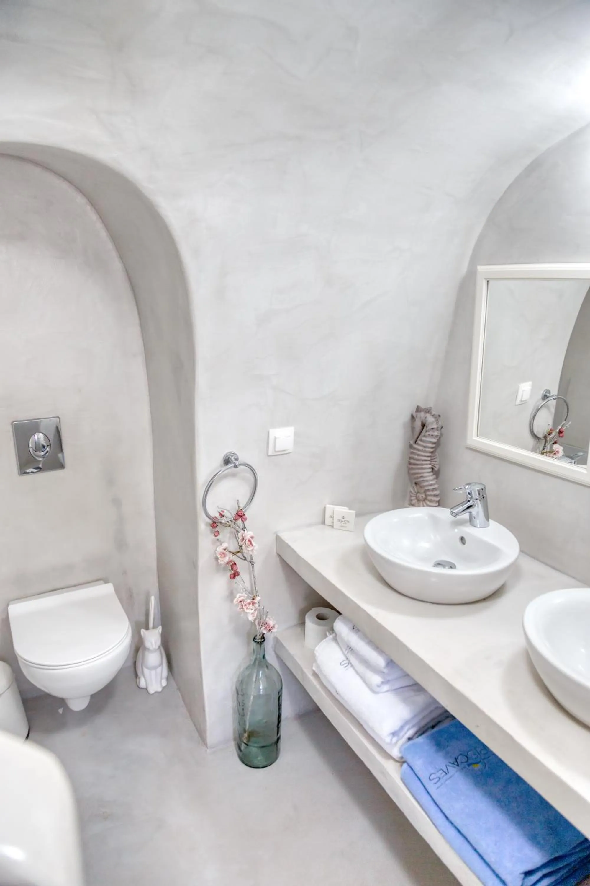 Bathroom in Aris Caves