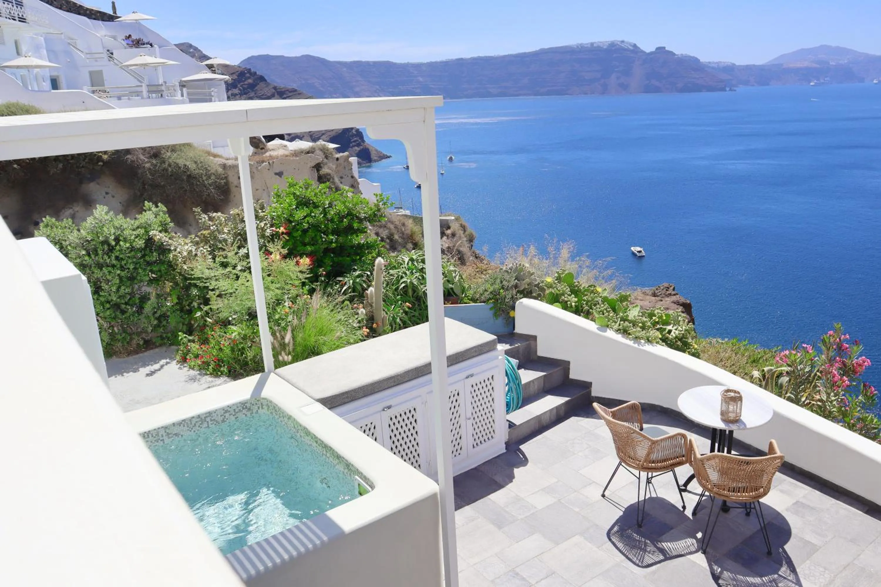 Property building in Aris Caves