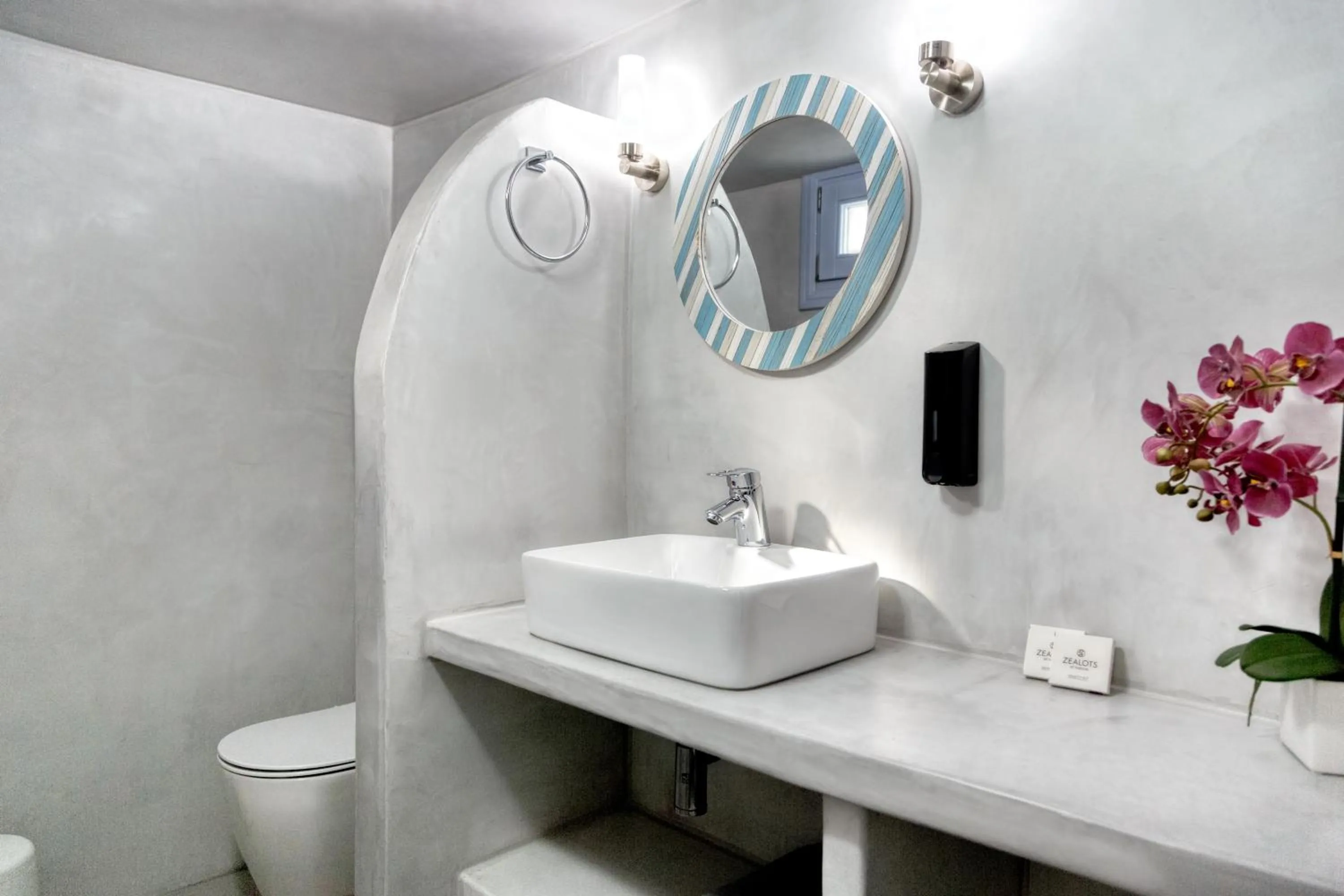 Toilet in Aris Caves