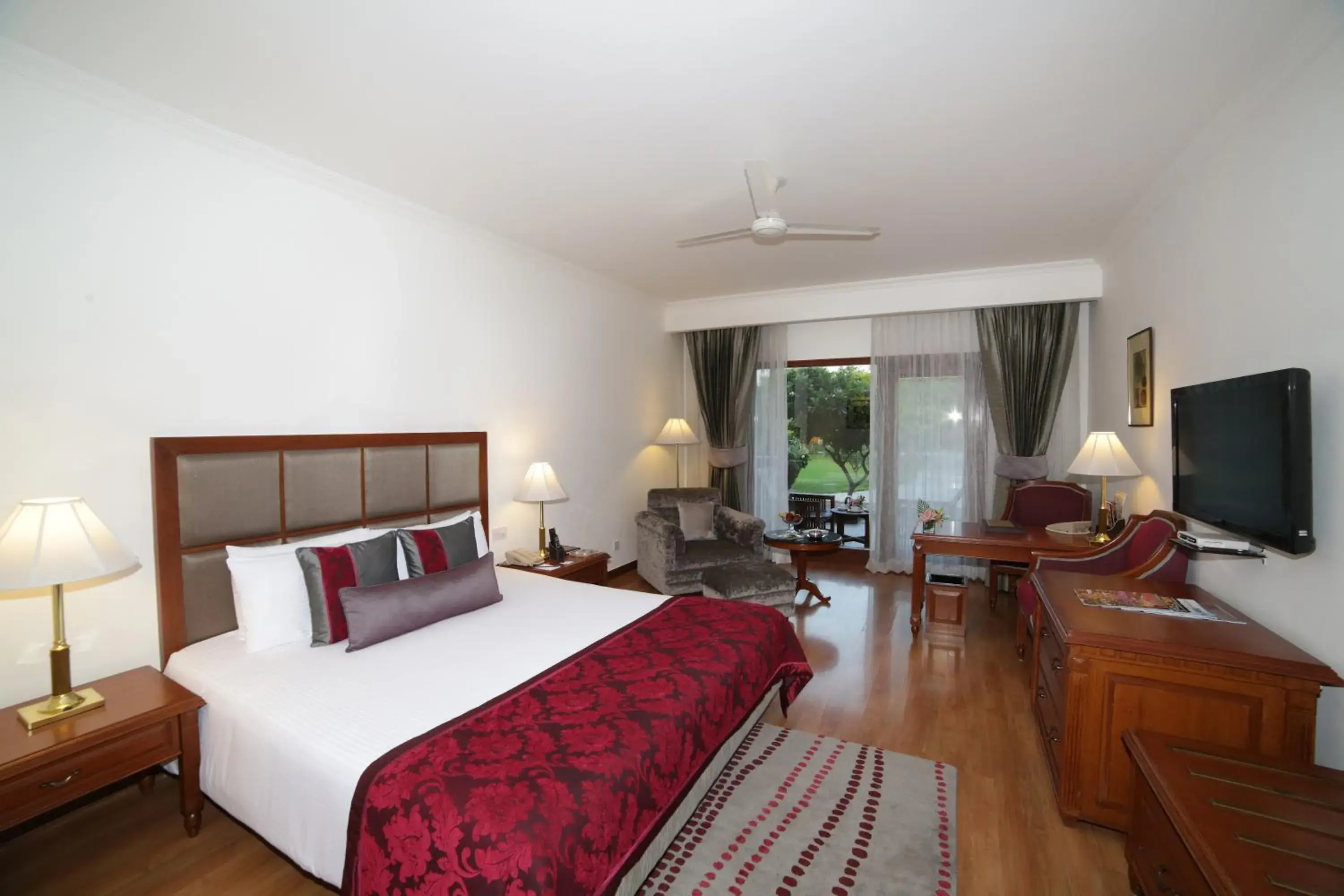 Photo of the whole room, Bed in Jaypee Palace Hotel Photo of the whole room, Bed in Jaypee Palace Hotel