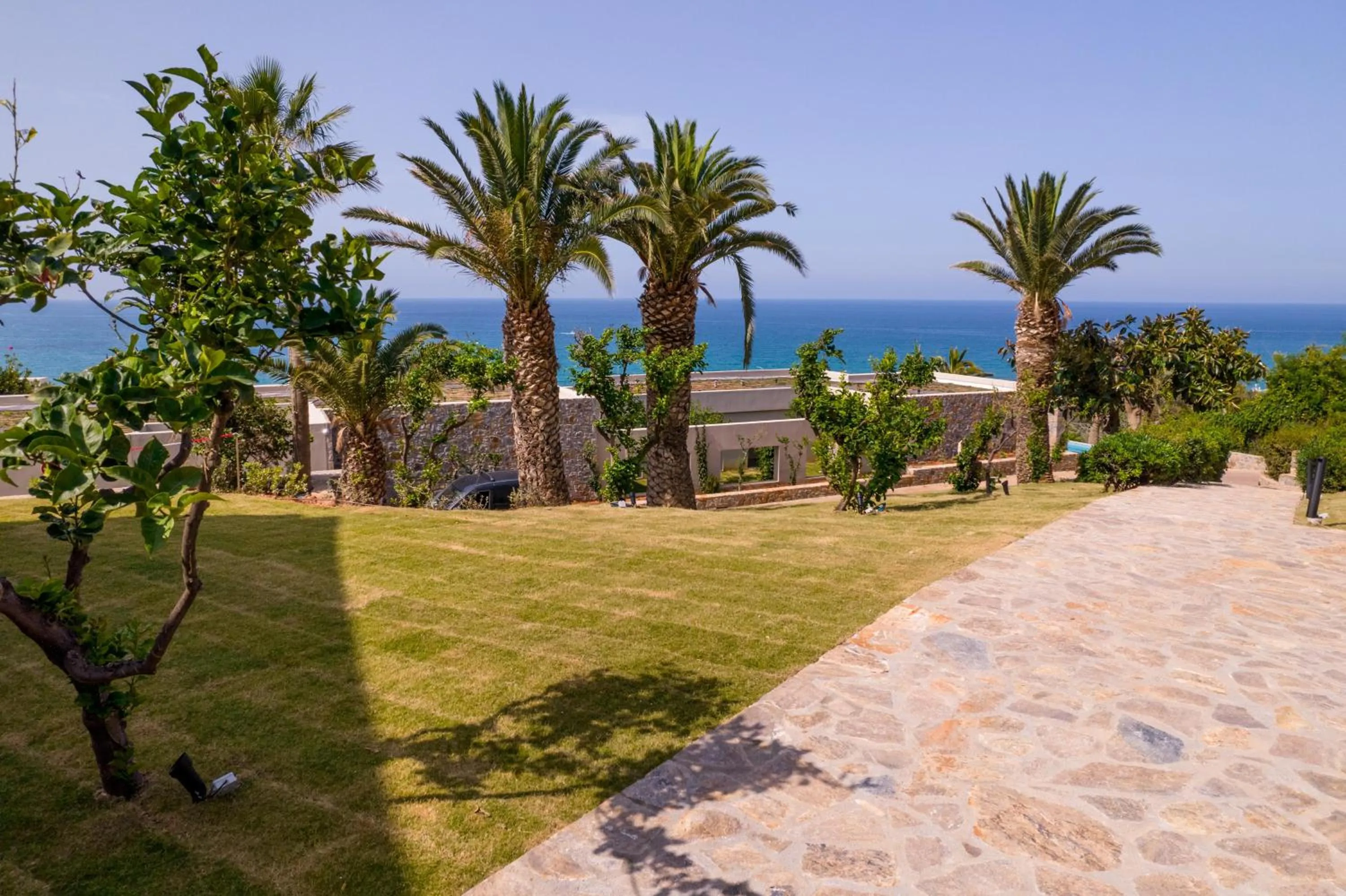 Garden in KING MINOS RETREAT Resort & Spa