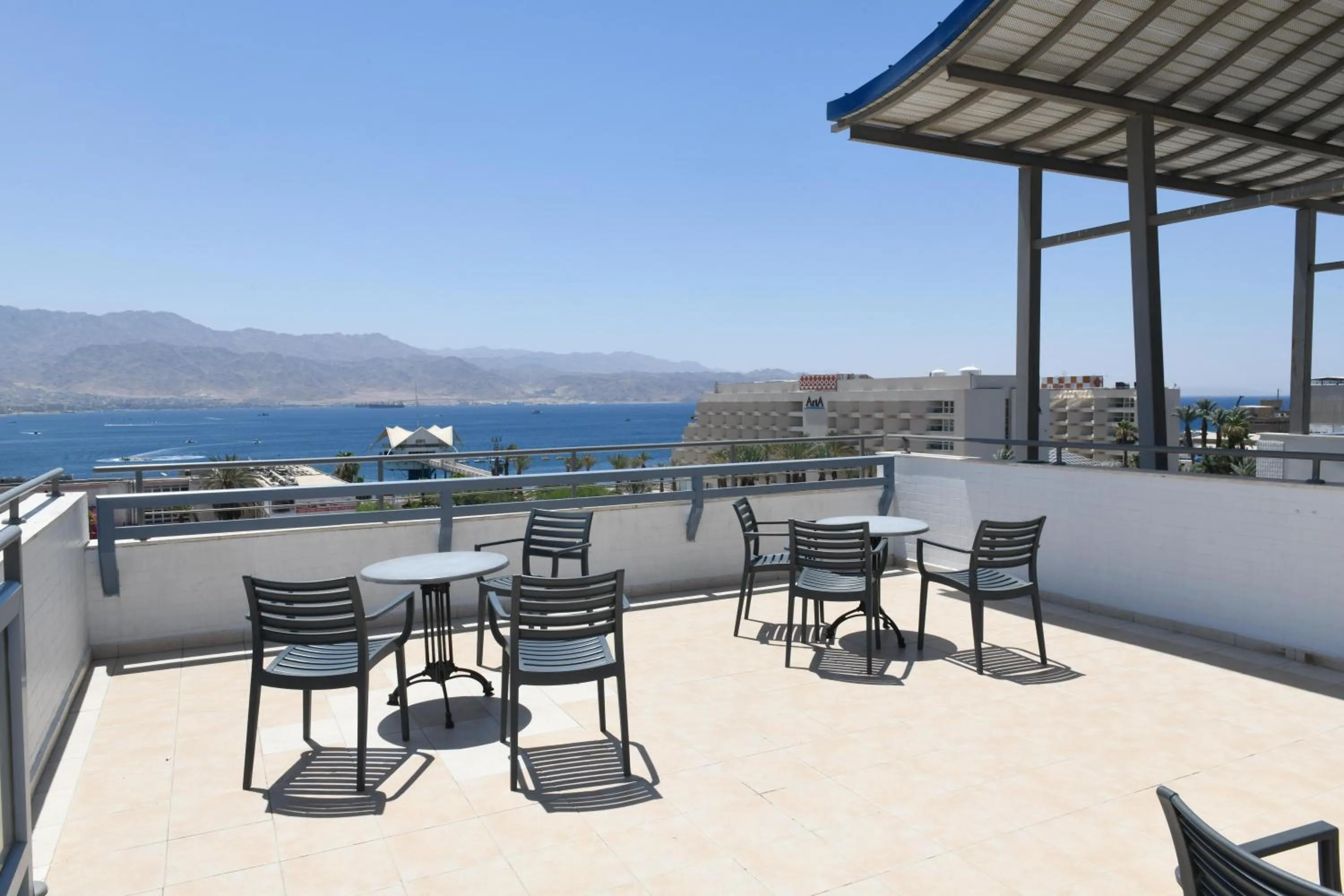 Patio in HI - Eilat Hostel