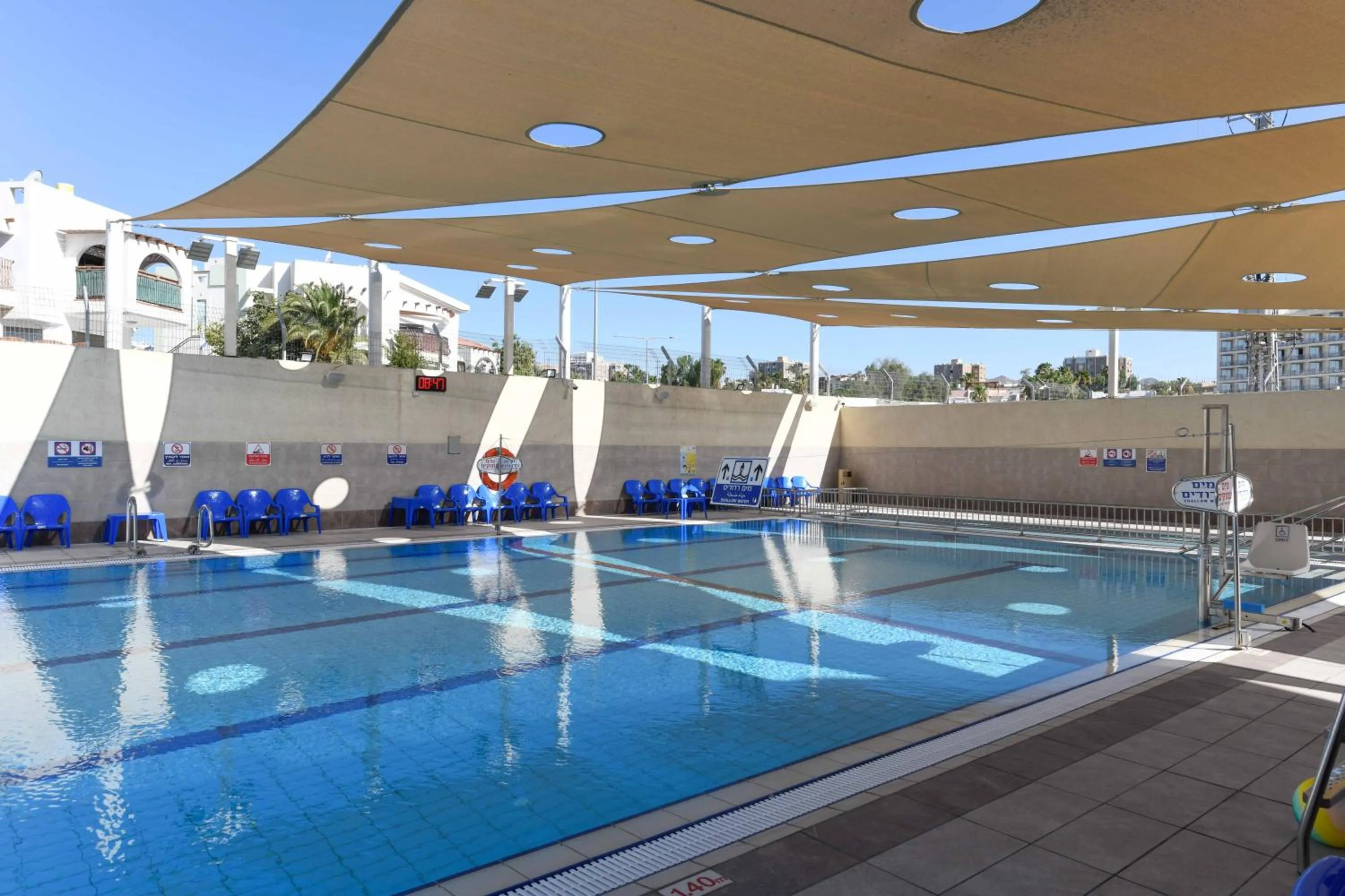 Swimming pool in HI - Eilat Hostel