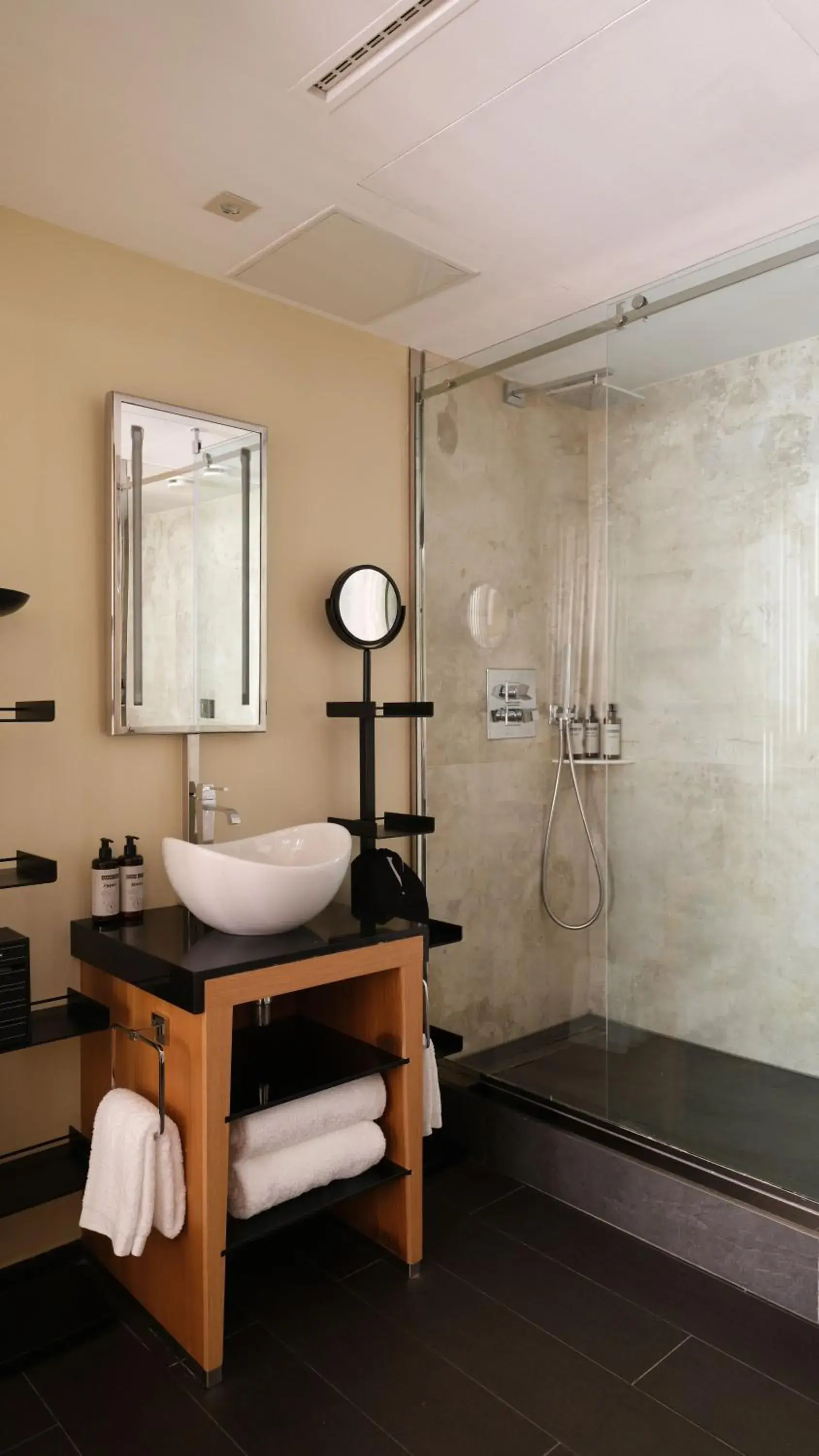 Deluxe Double Room in Five Seas by Inwood Hotels Deluxe Double Room in Five Seas by Inwood Hotels