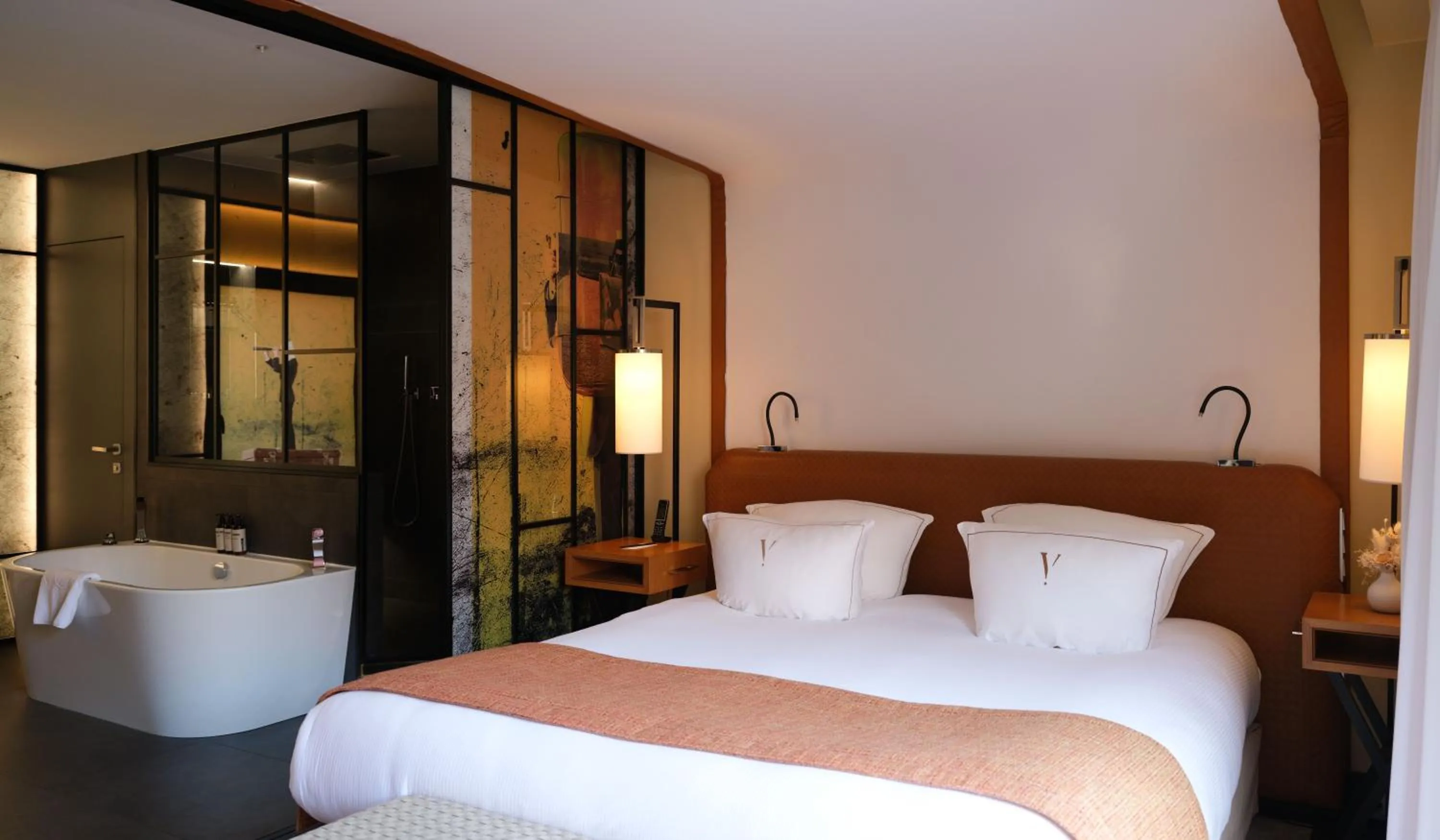 Bedroom, Bed in Five Seas by Inwood Hotels