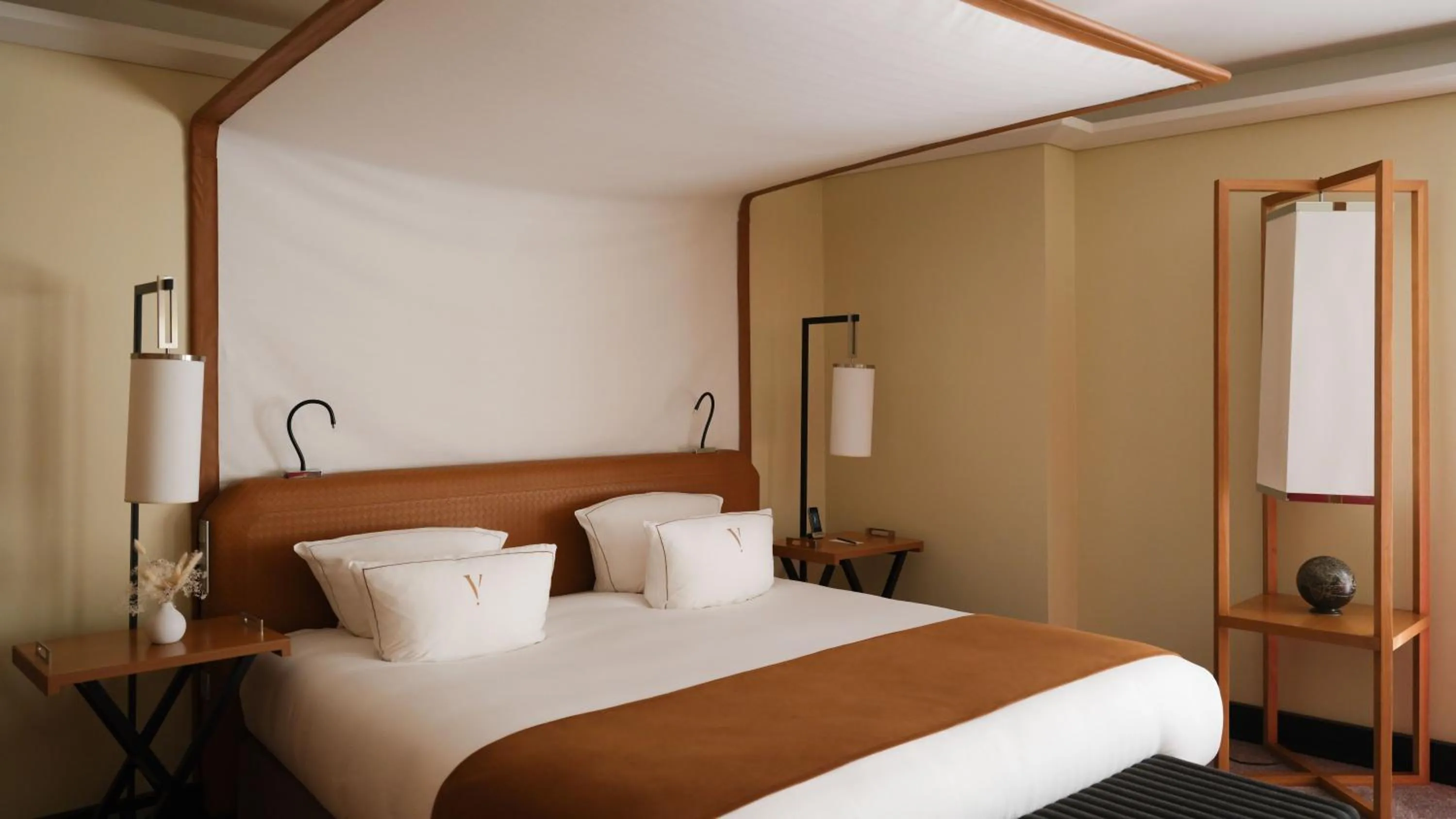 Bedroom, Bed in Five Seas by Inwood Hotels