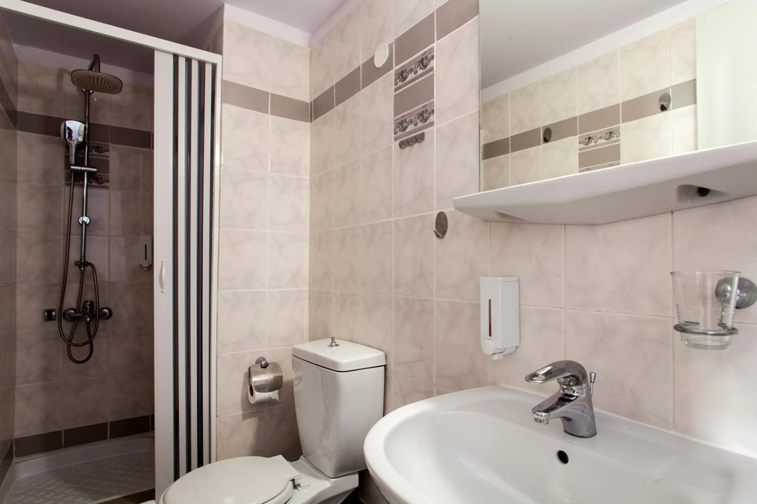 Bathroom in Elychryson