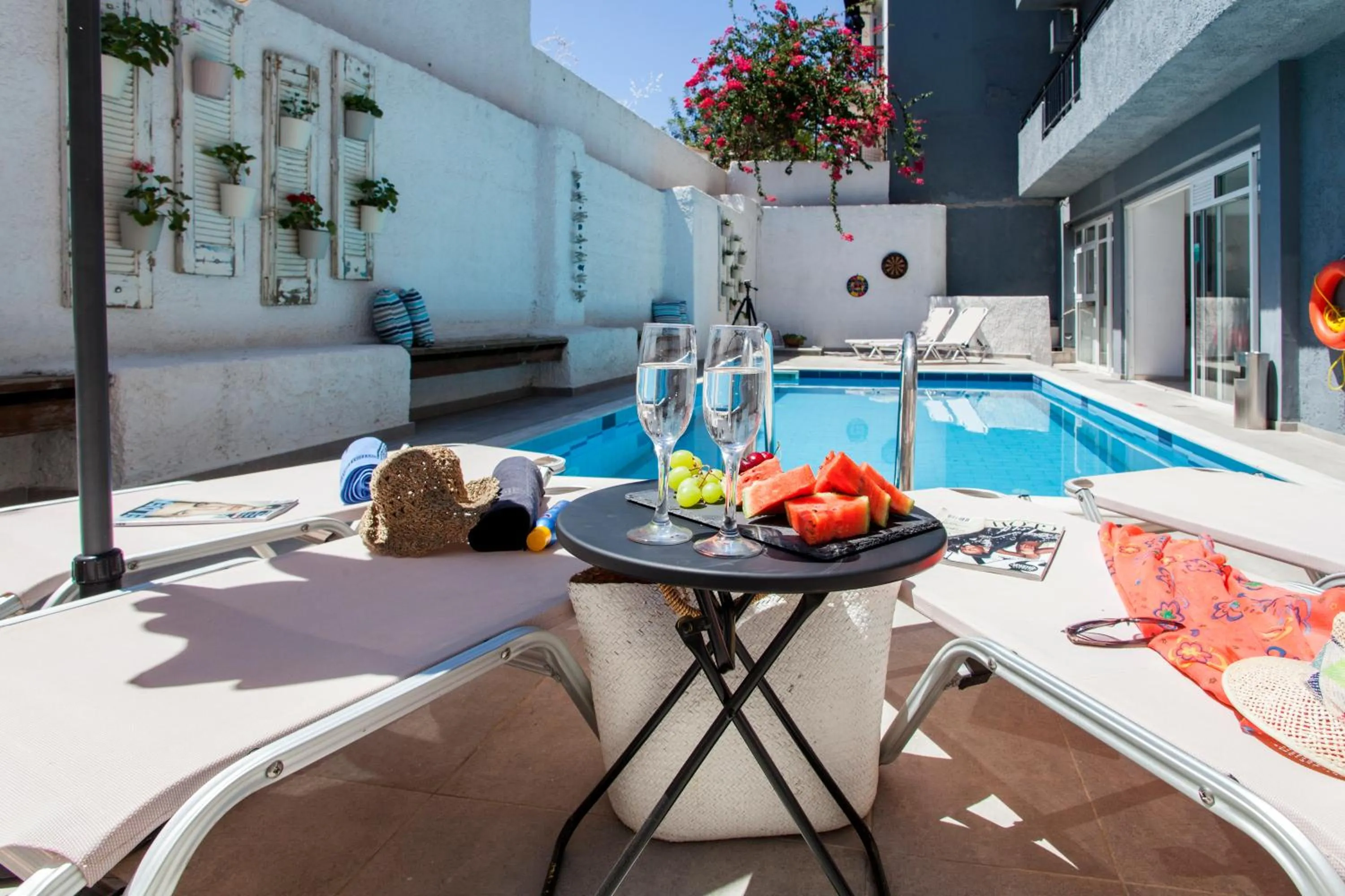 Swimming pool in Elychryson