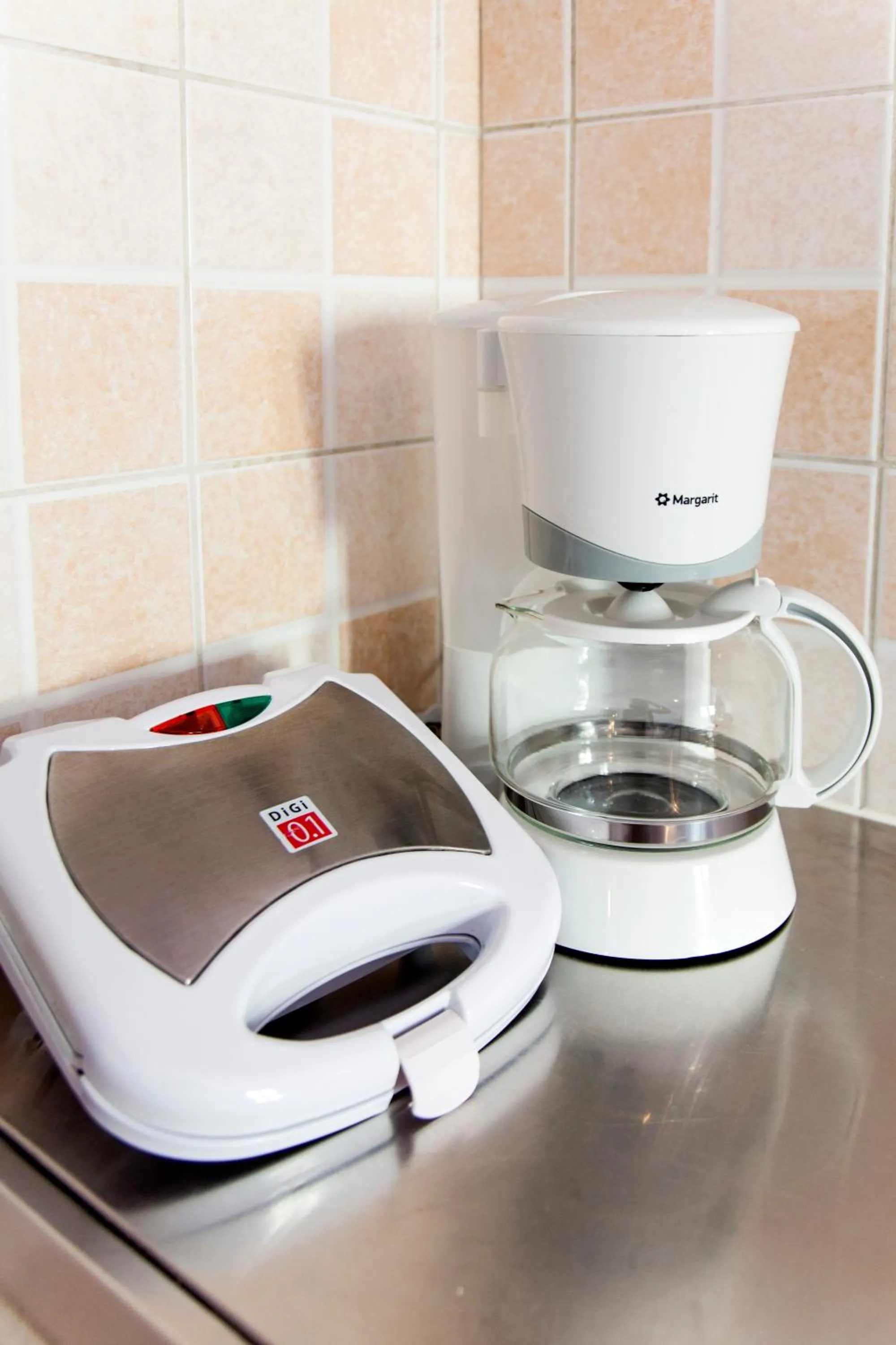 Coffee/tea facilities in Elychryson