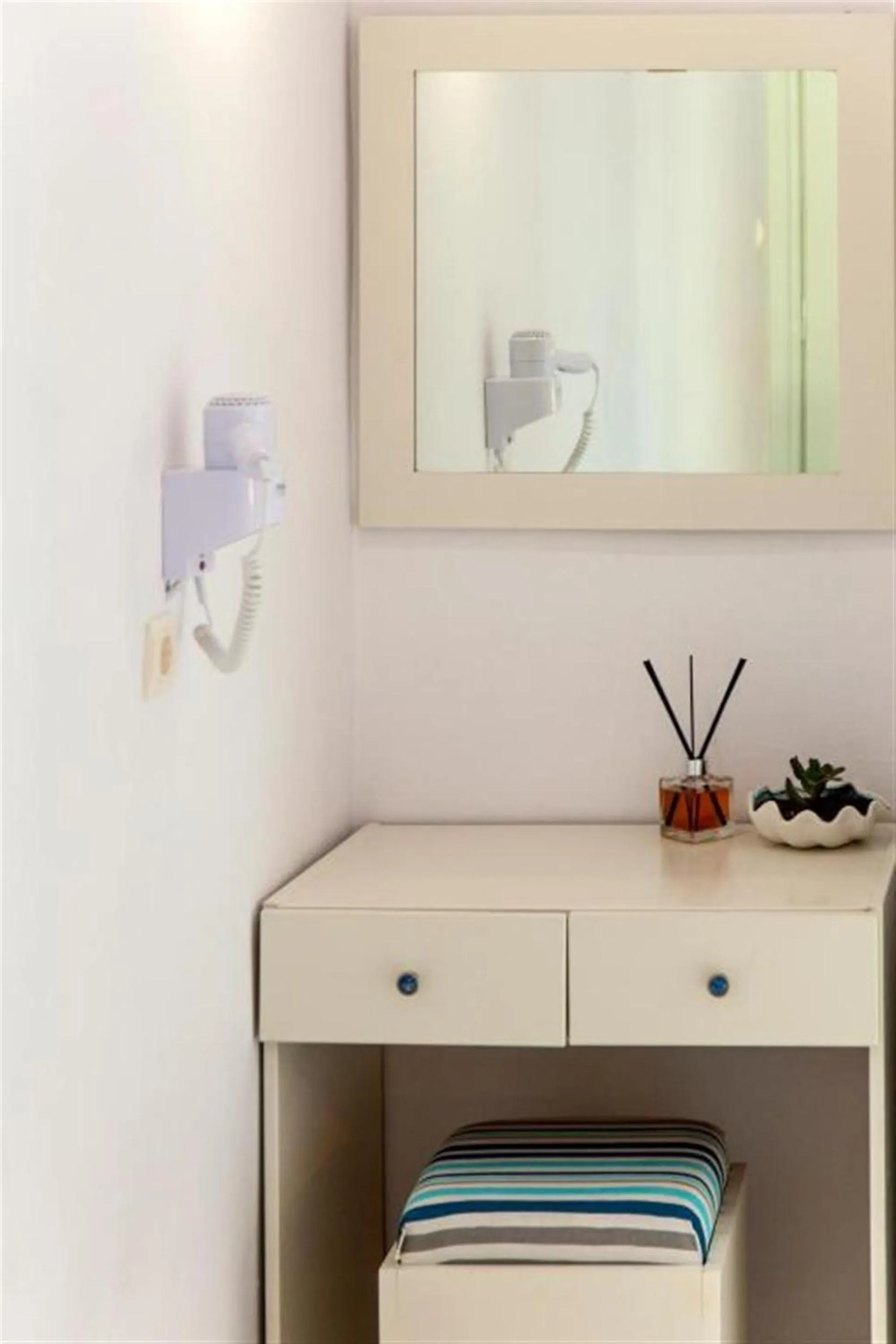 hair dryier in Elychryson