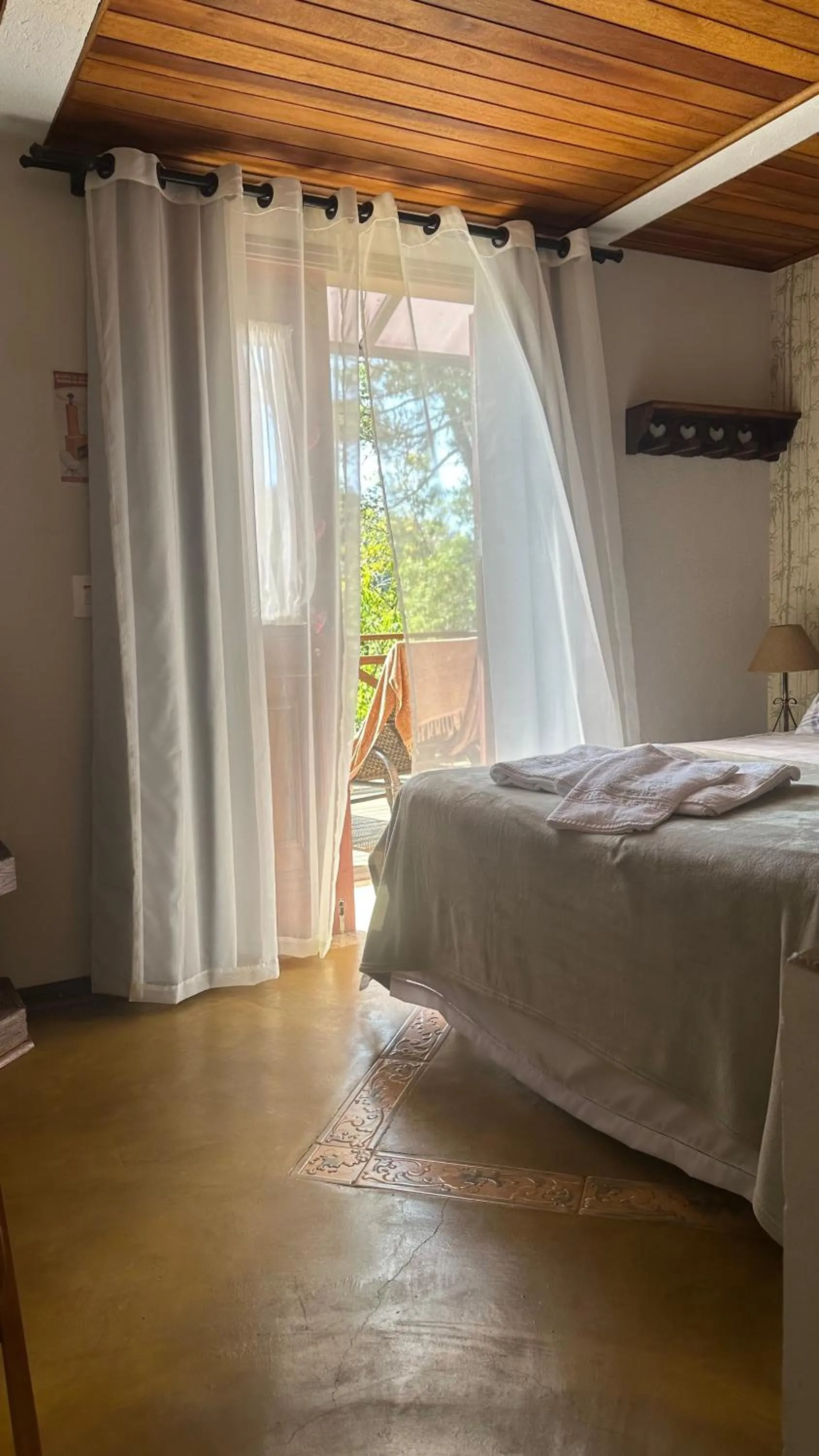 towels, Bed in Capricho da Natureza Pousada