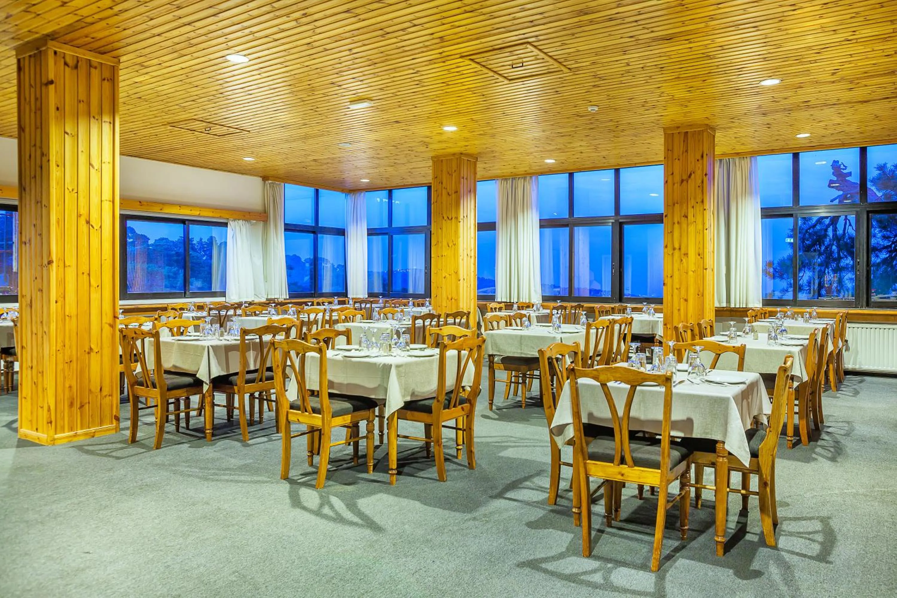 Restaurant/places to eat in Troodos Hotel & Spa