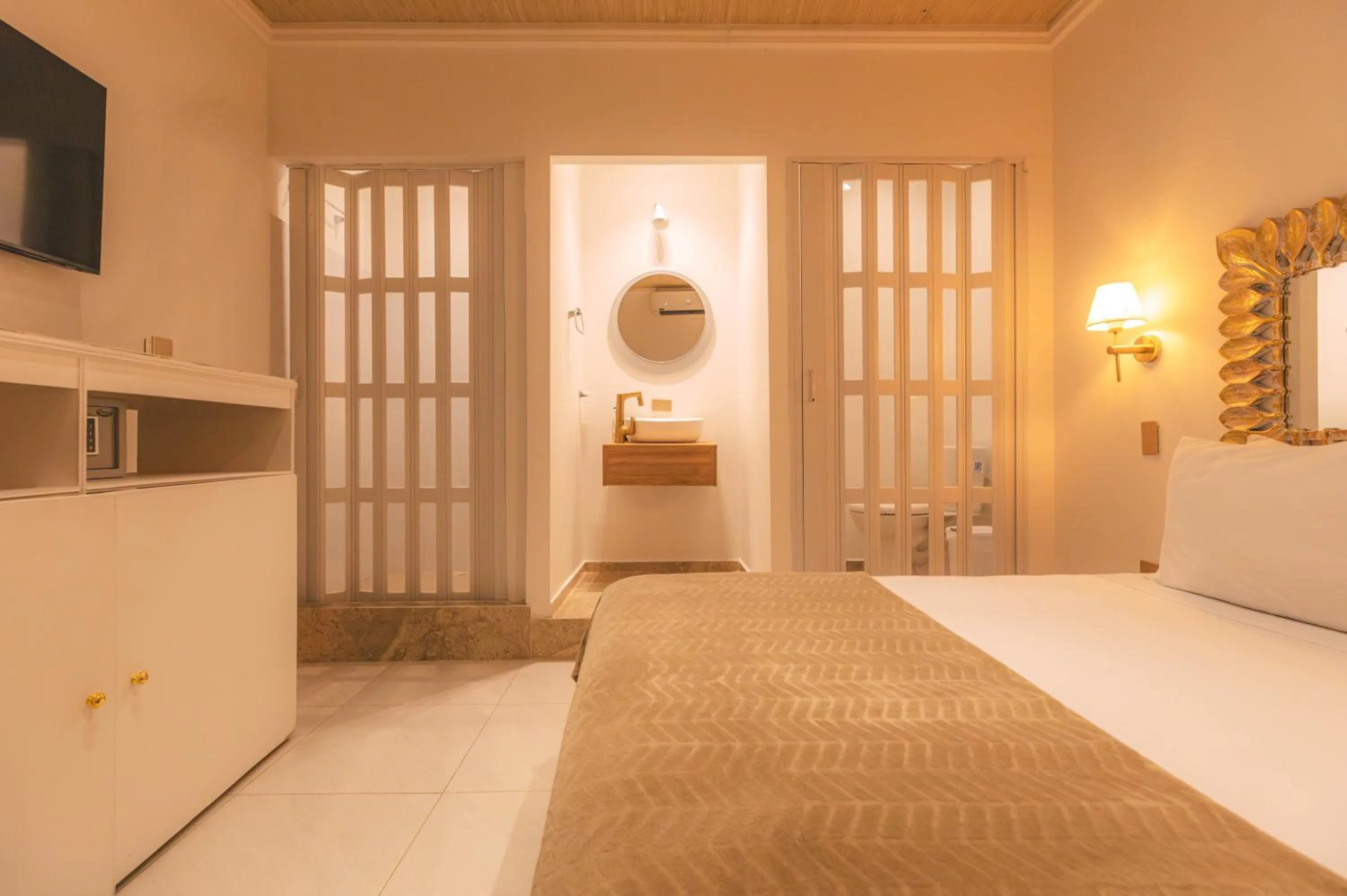 Photo of the whole room, Bed in Ataraxy Hotel Boutique