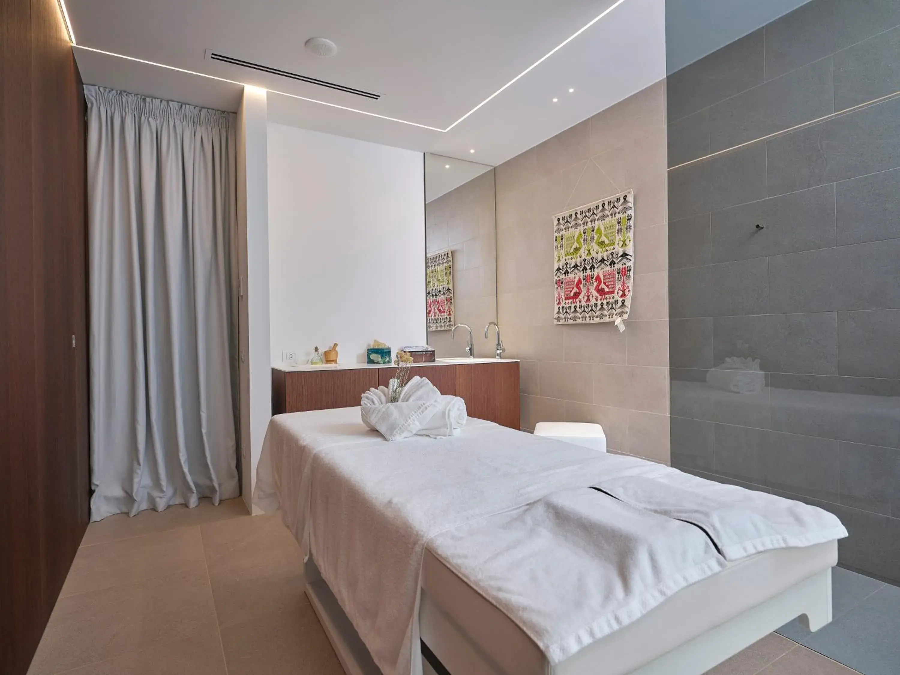 Massage, Bed in Hotel L'Esagono Massage, Bed in Hotel L'Esagono