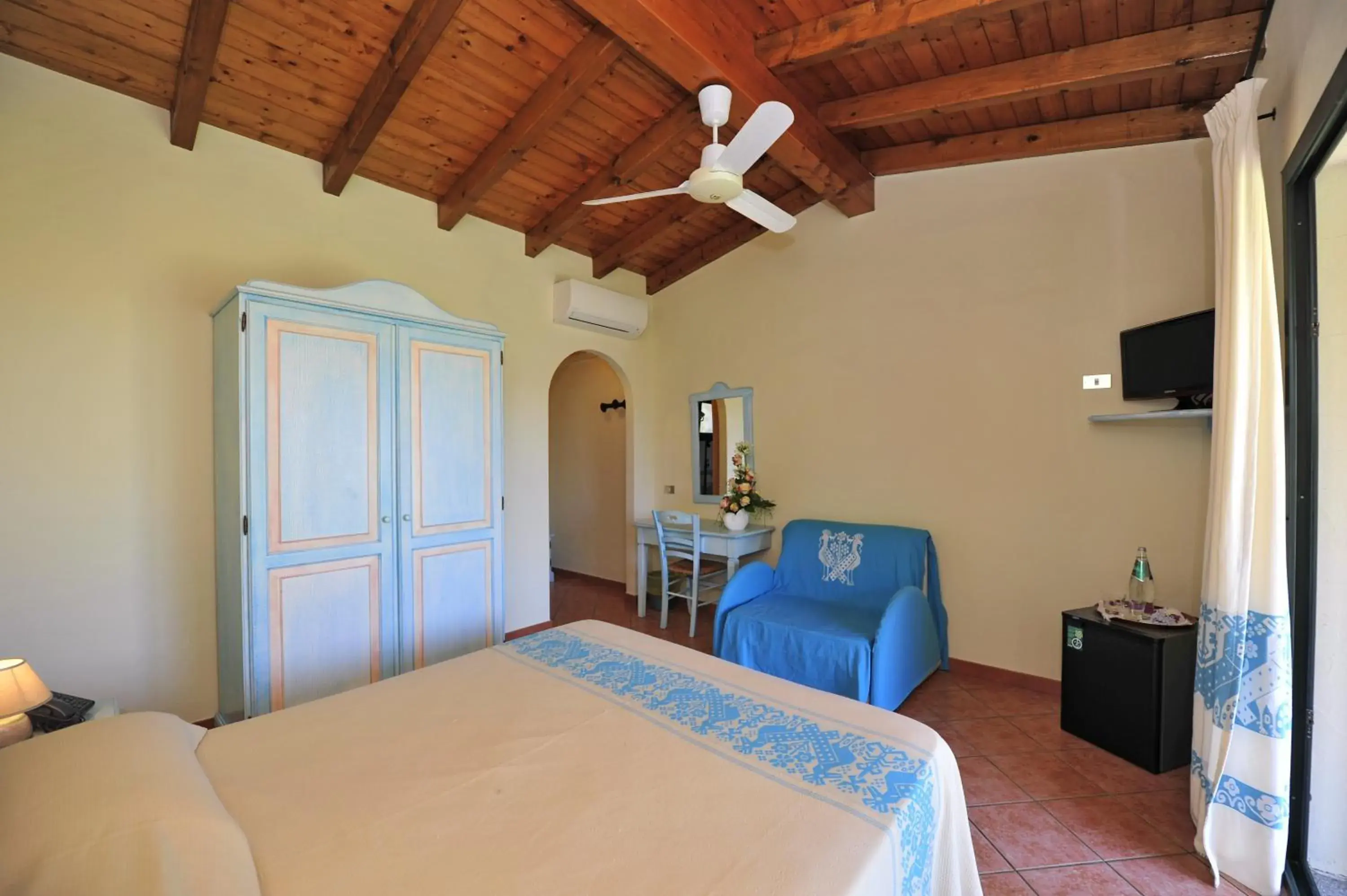 Superior Triple Room in Hotel L'Esagono Superior Triple Room in Hotel L'Esagono