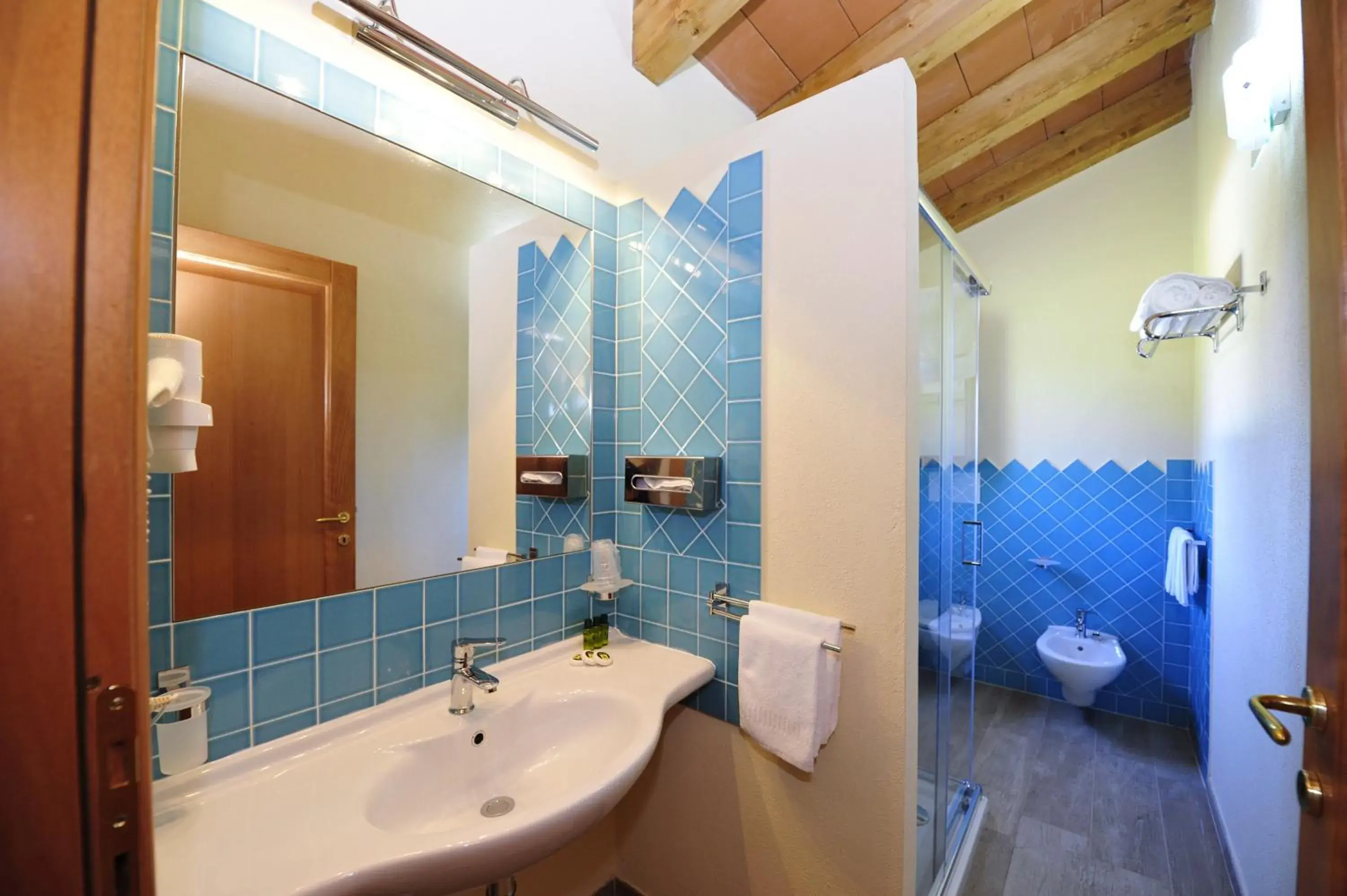 Bathroom in Hotel L'Esagono Bathroom in Hotel L'Esagono