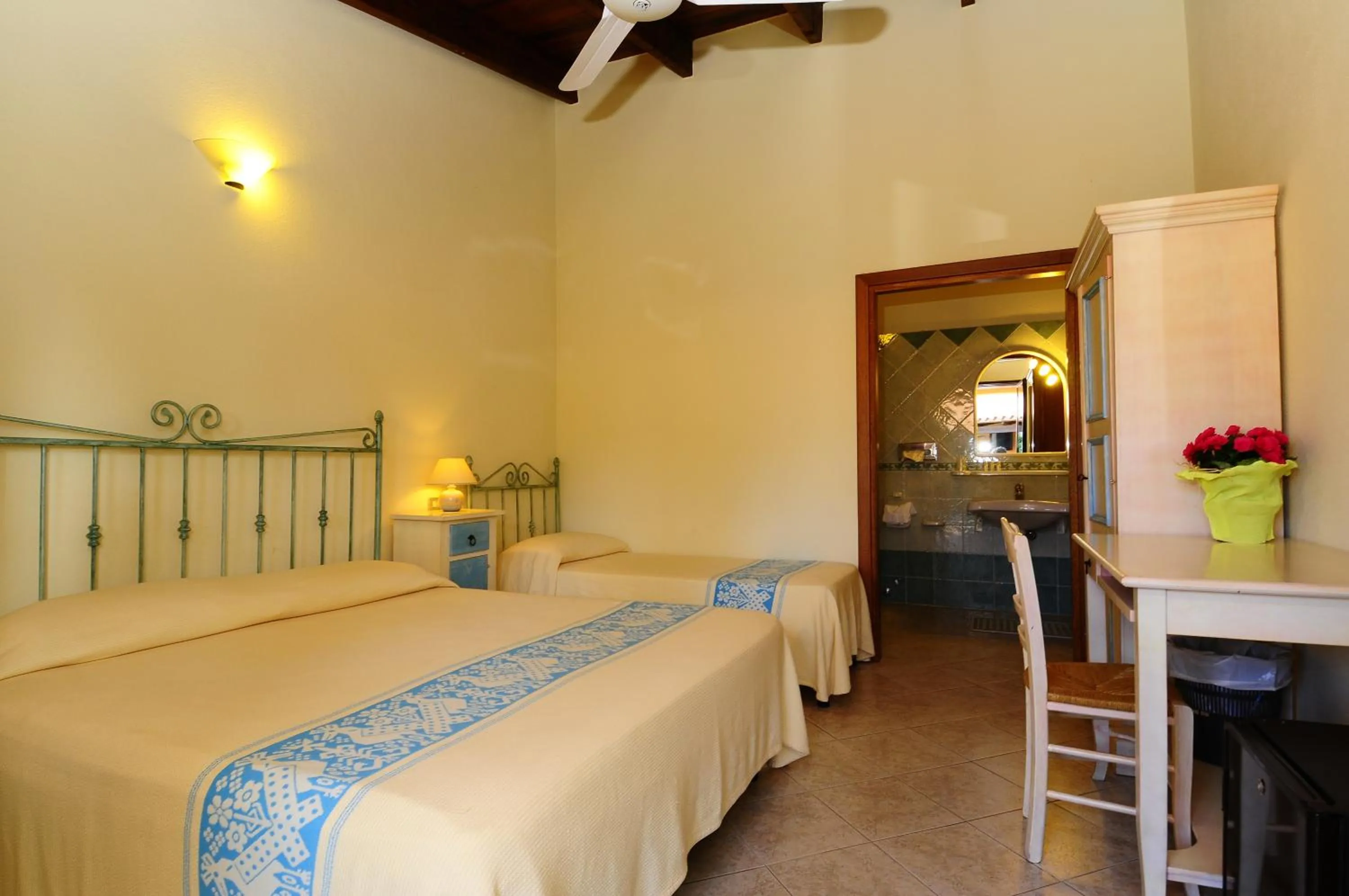 Photo of the whole room, Bed in Hotel L'Esagono