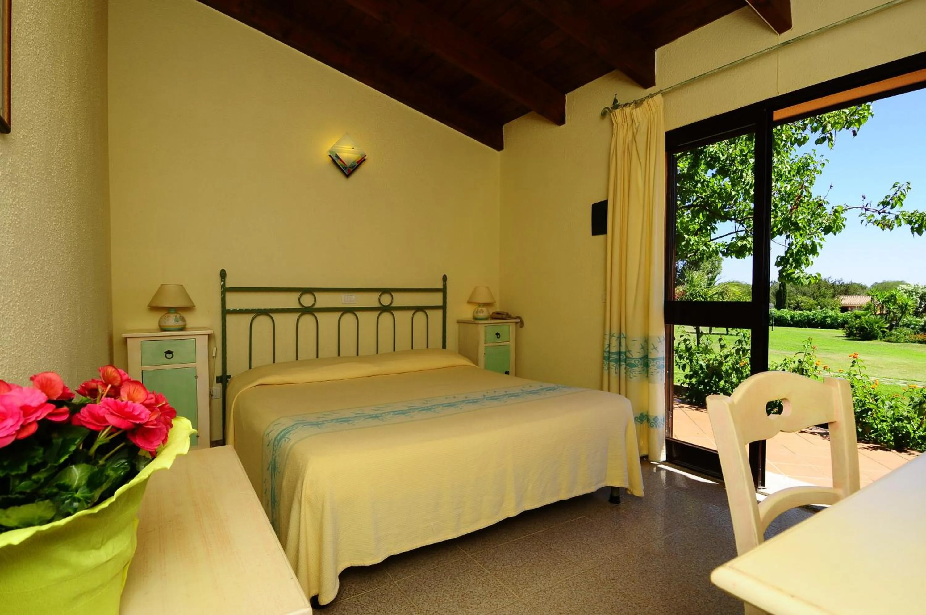 Photo of the whole room, Bed in Hotel L'Esagono