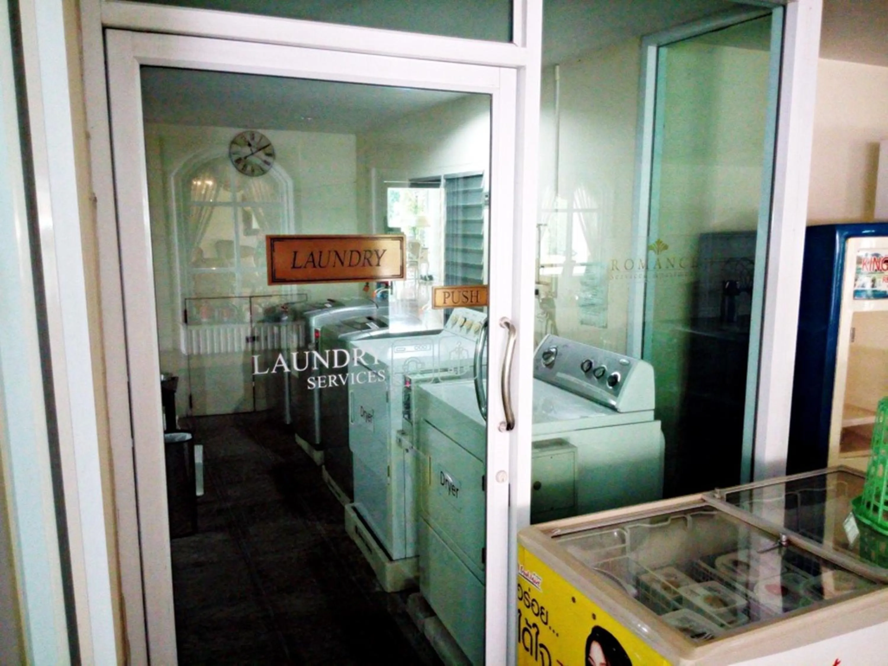 Area and facilities in Romance Hotel Bangna