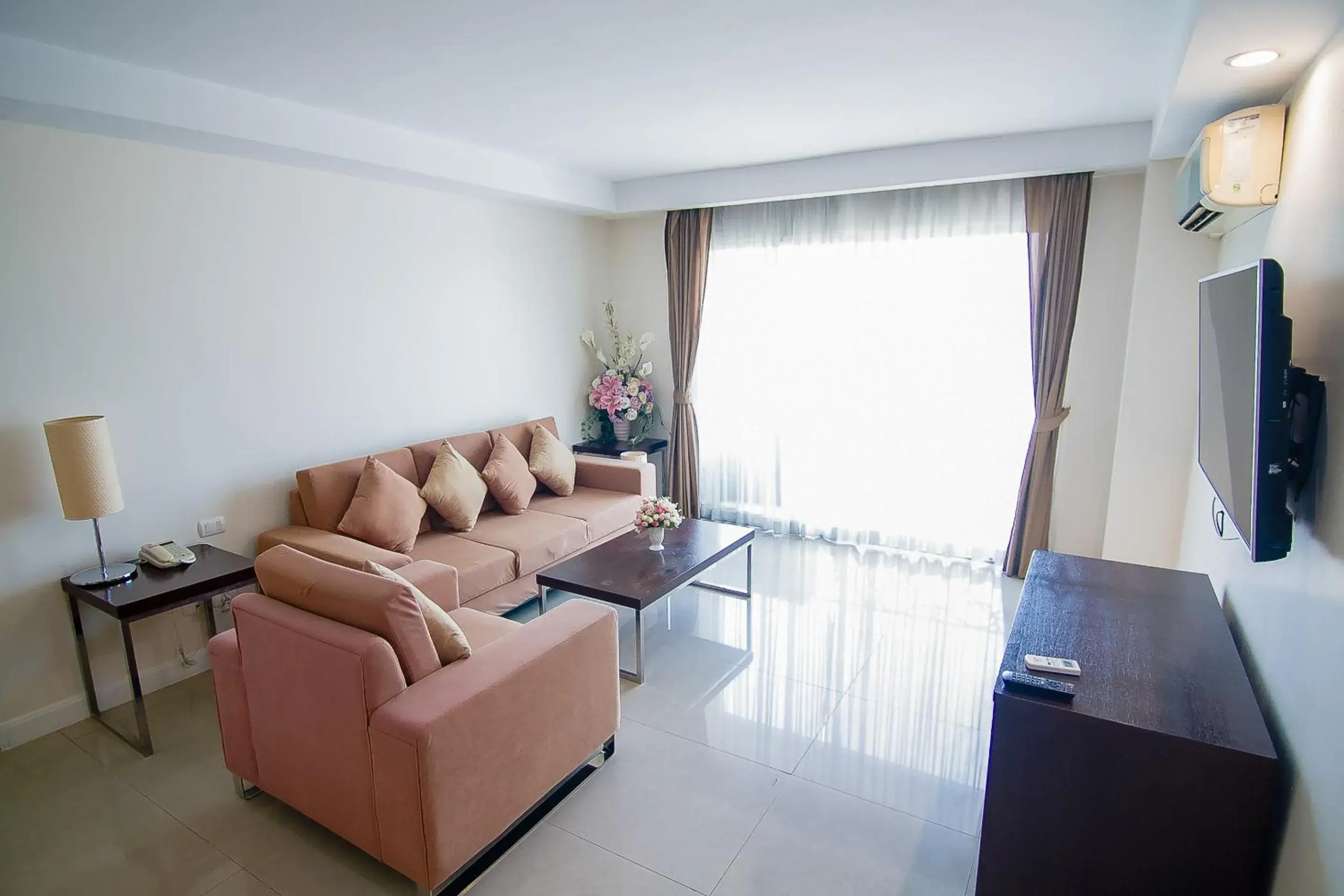 Living room in Romance Hotel Bangna Living room in Romance Hotel Bangna