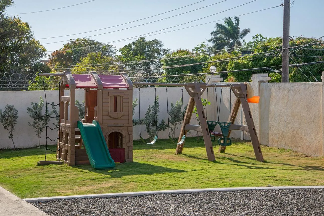 Garden in Family Complex beside Beach w/Pool Montego Bay #1