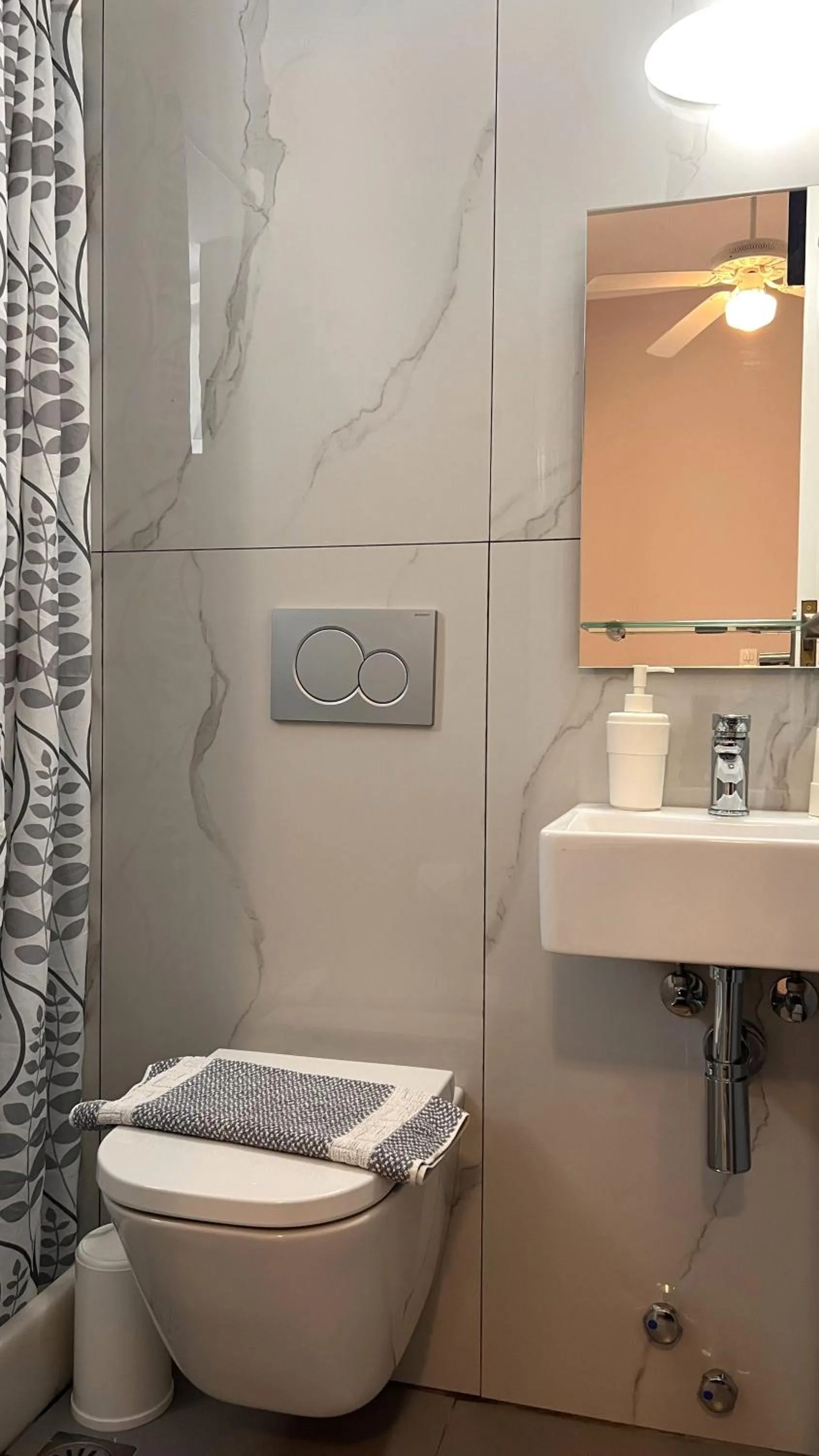 Shower in Marisa Rooms