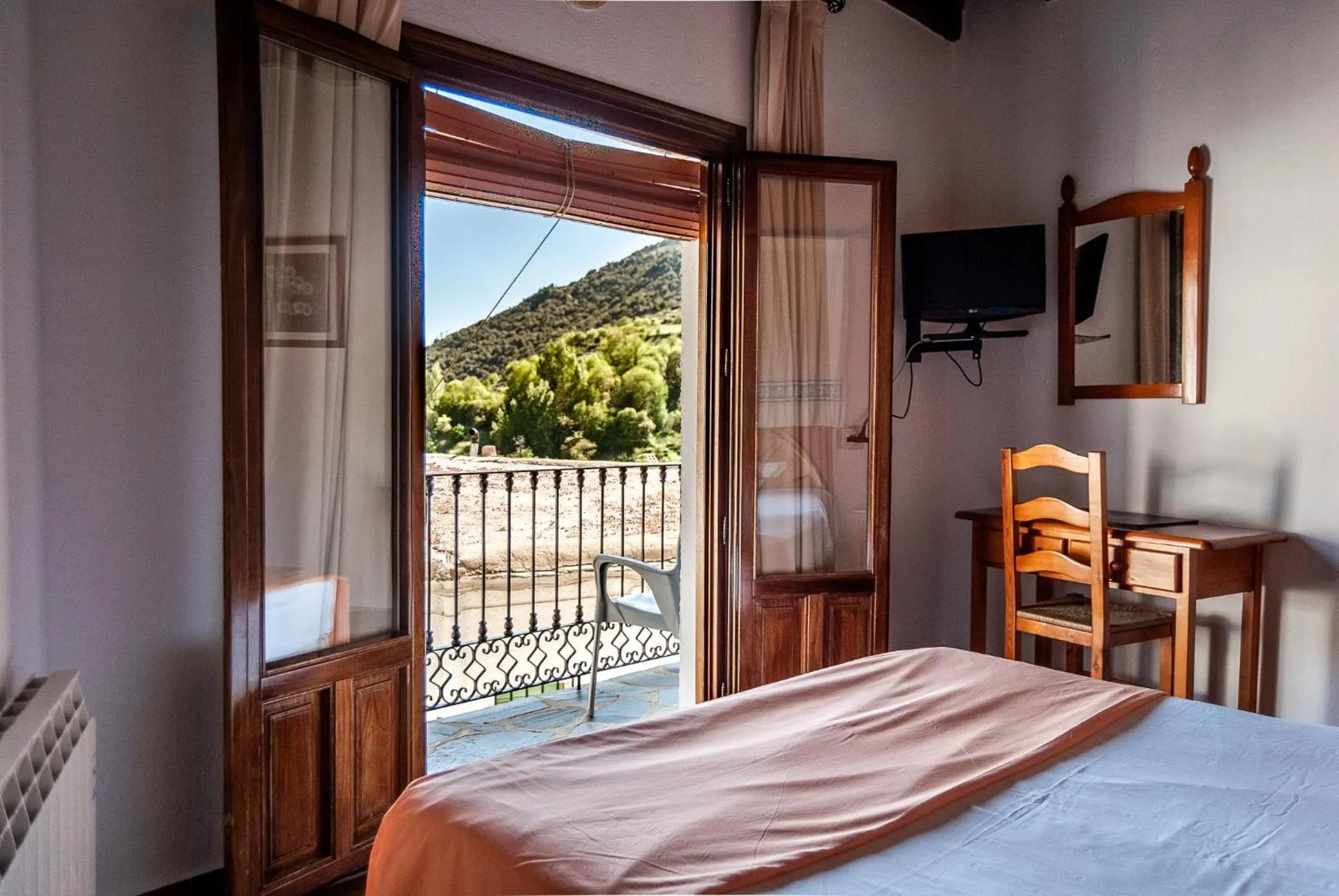 Bed in Hotel La Fragua I