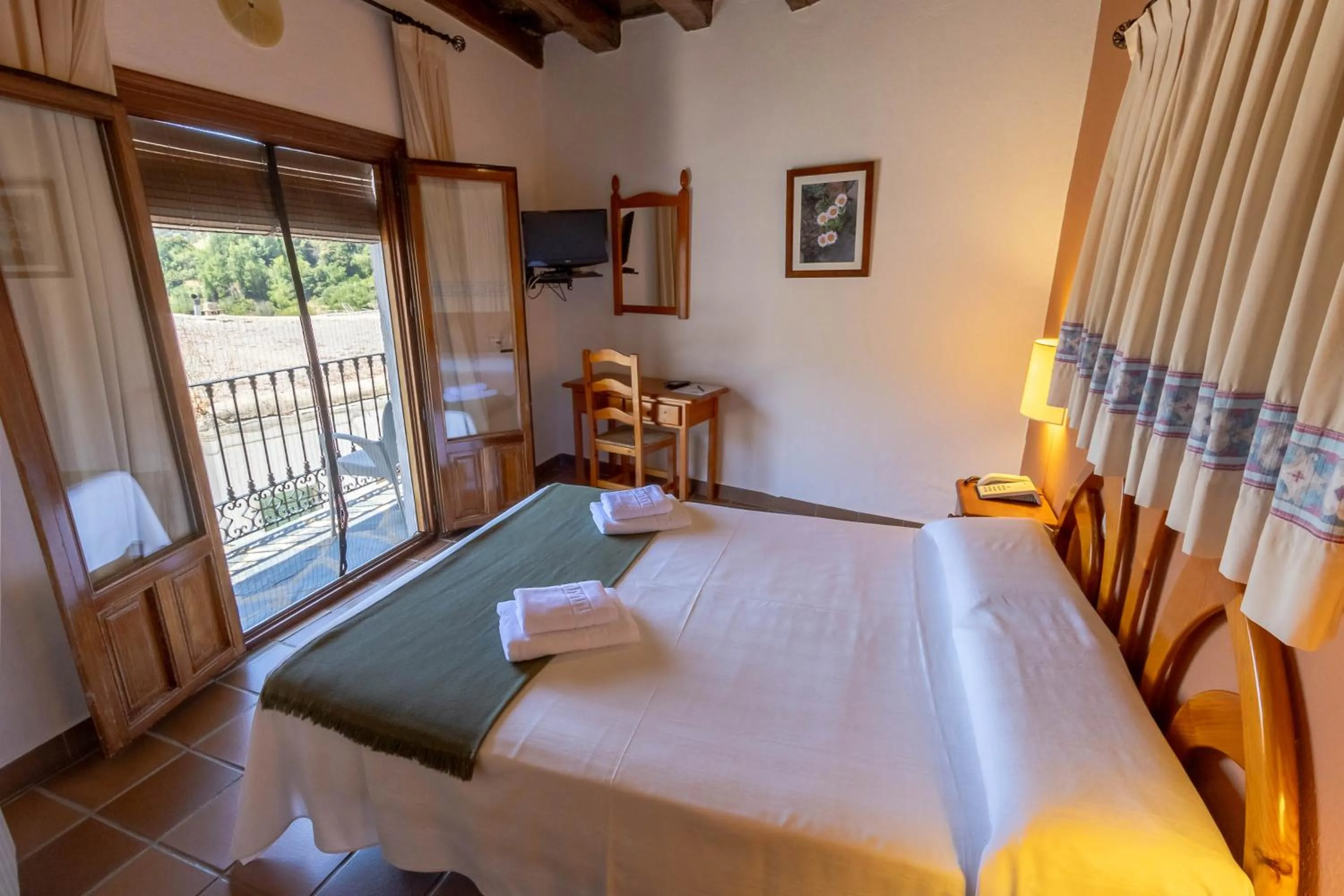 Bed in Hotel La Fragua I