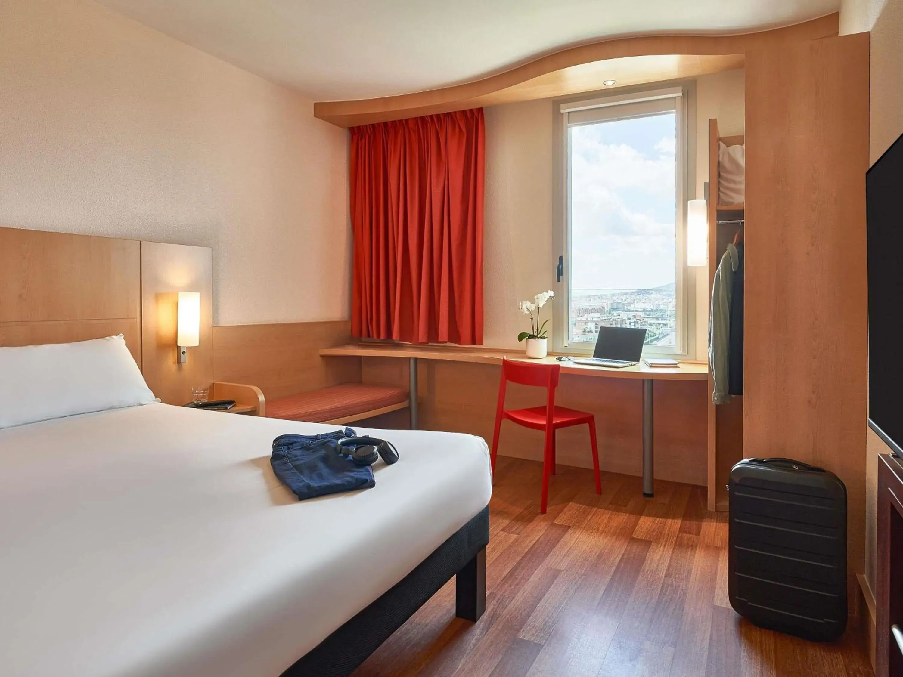 Bedroom, Bed in Ibis Barcelona Santa Coloma Bedroom, Bed in Ibis Barcelona Santa Coloma