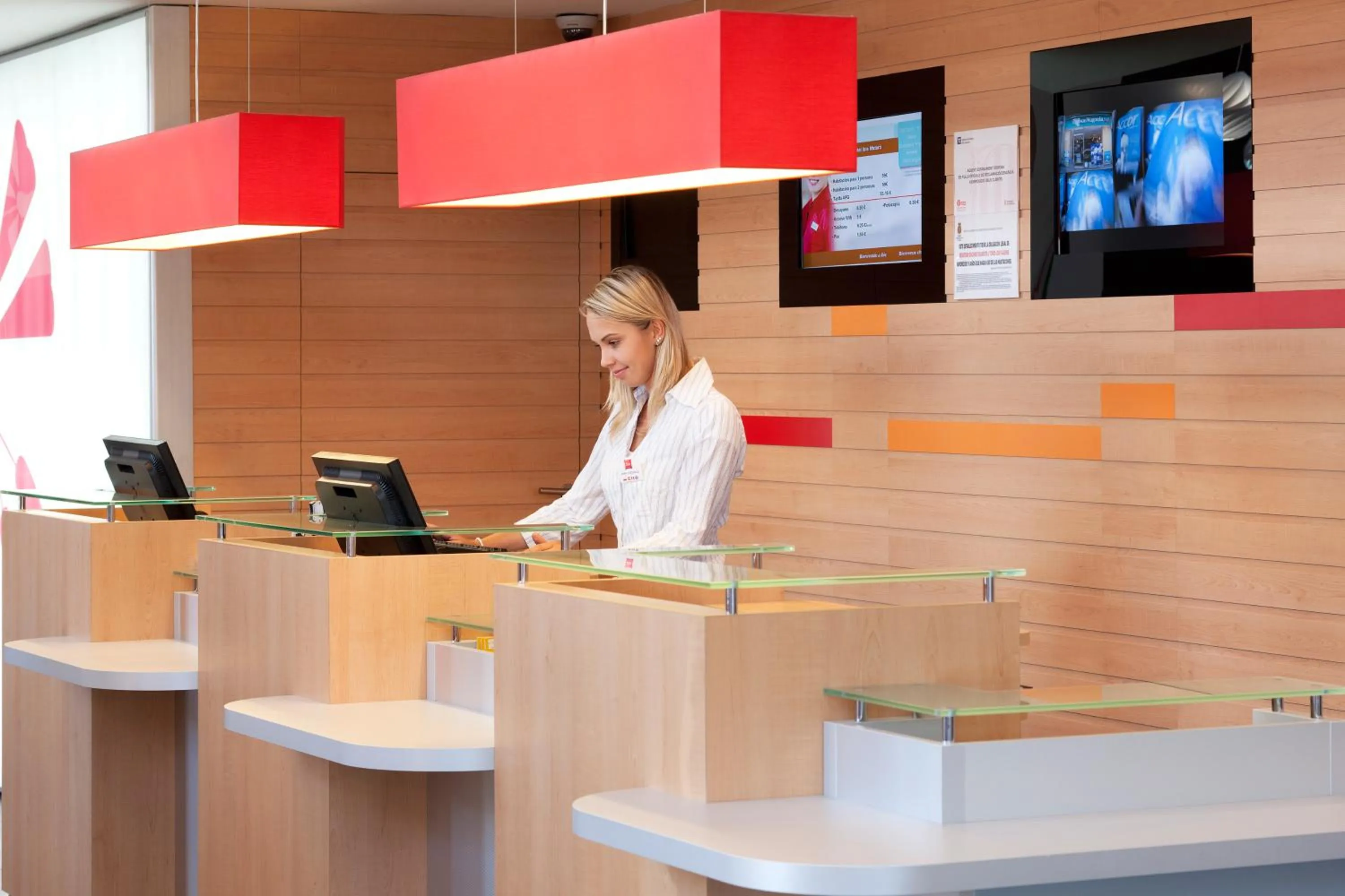 Staff in Ibis Barcelona Santa Coloma