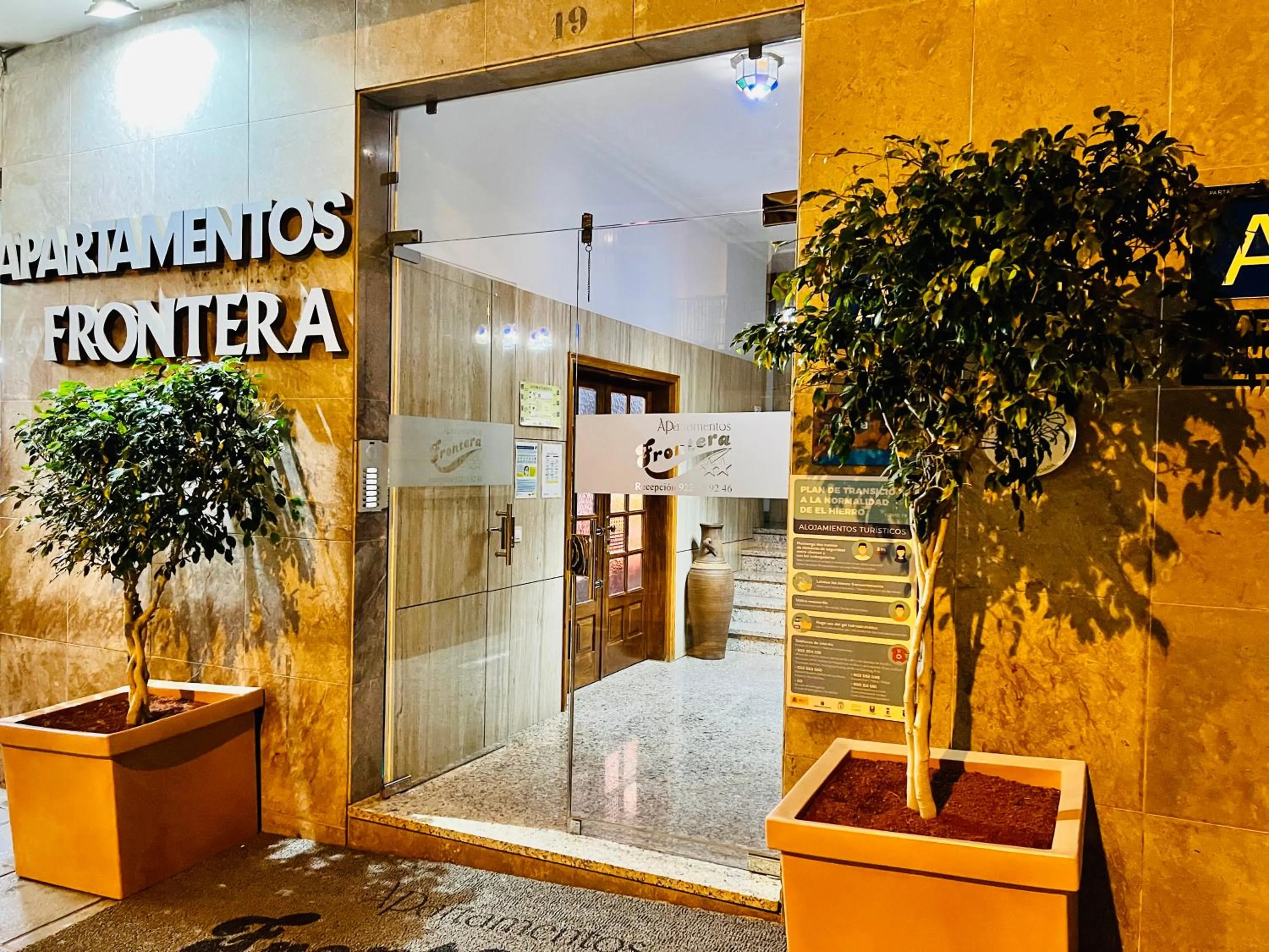 Facade/entrance in Apartamentos Frontera