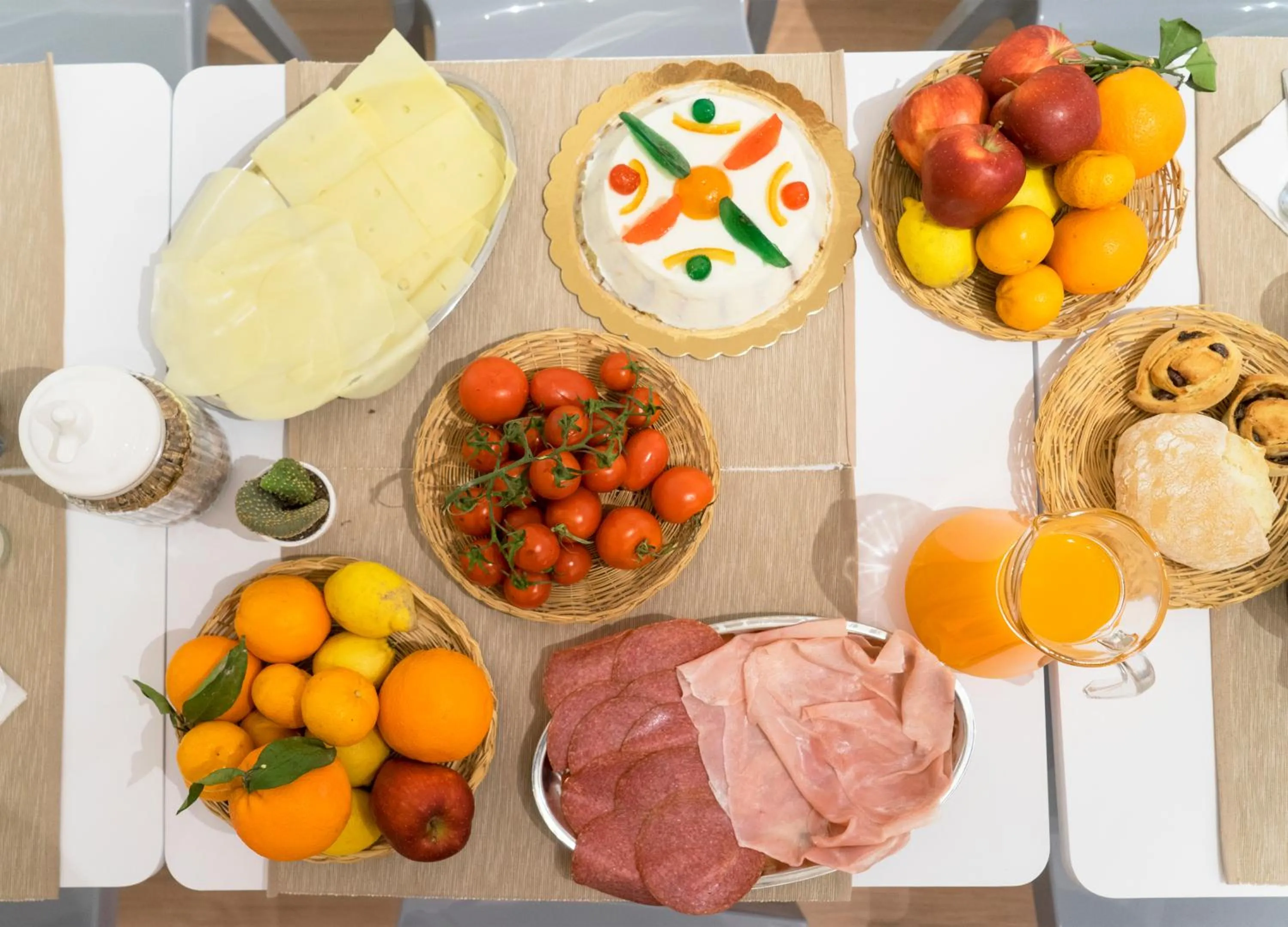 Continental breakfast in Suite Dreams
