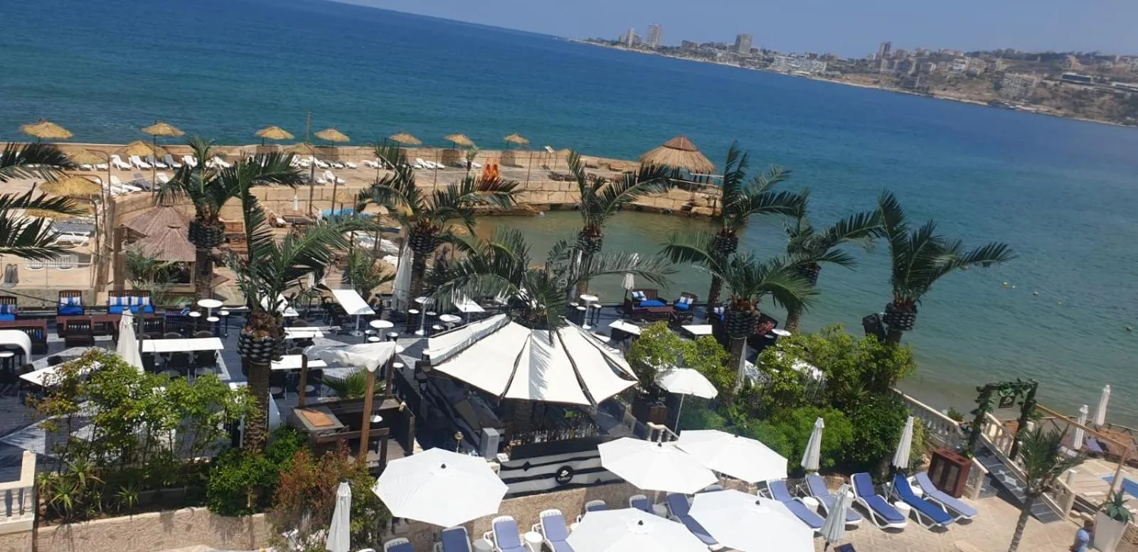 Restaurant/places to eat in Lamedina Hotel & Resort