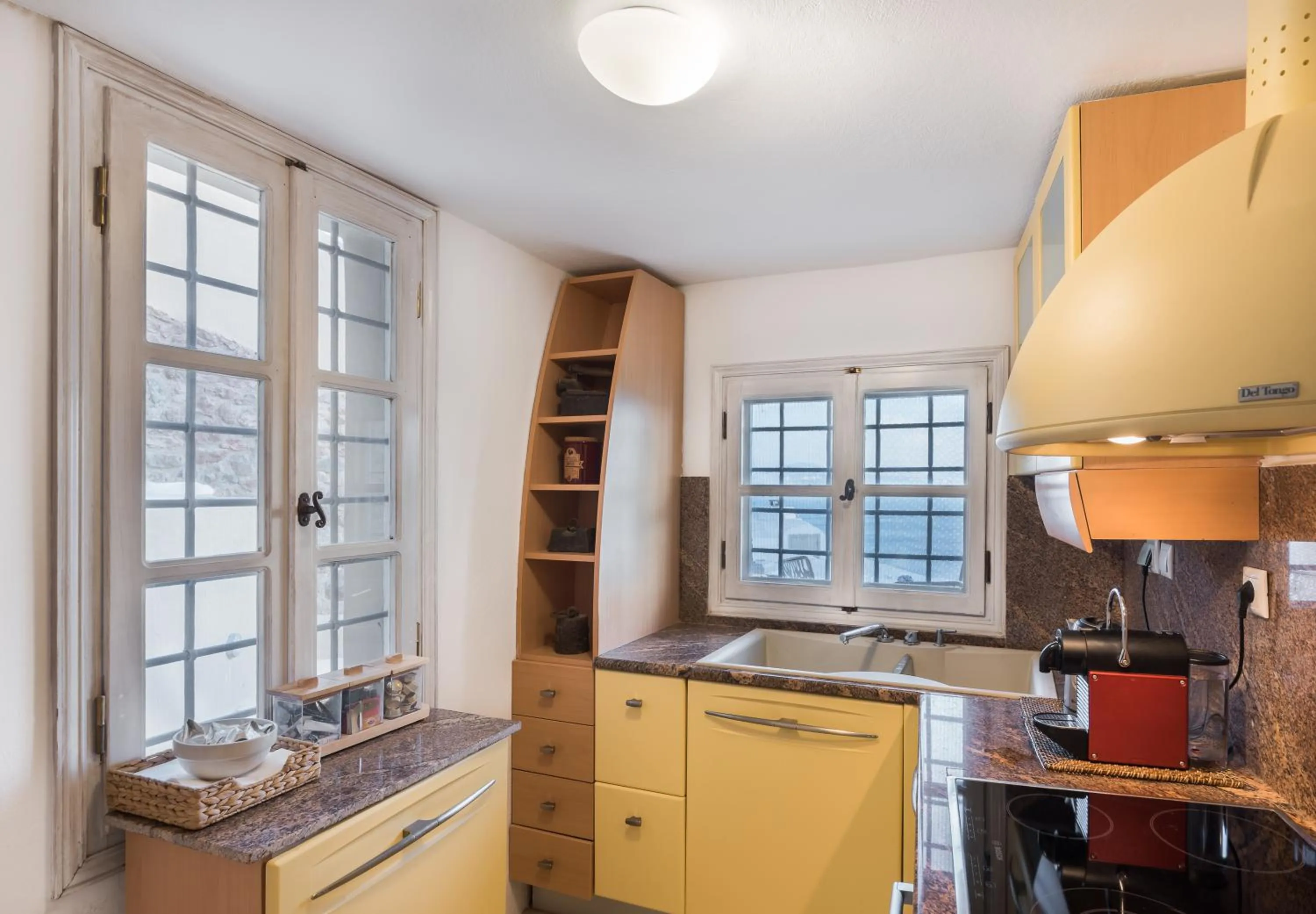 Coffee/tea facilities in Armeni Luxury Villas