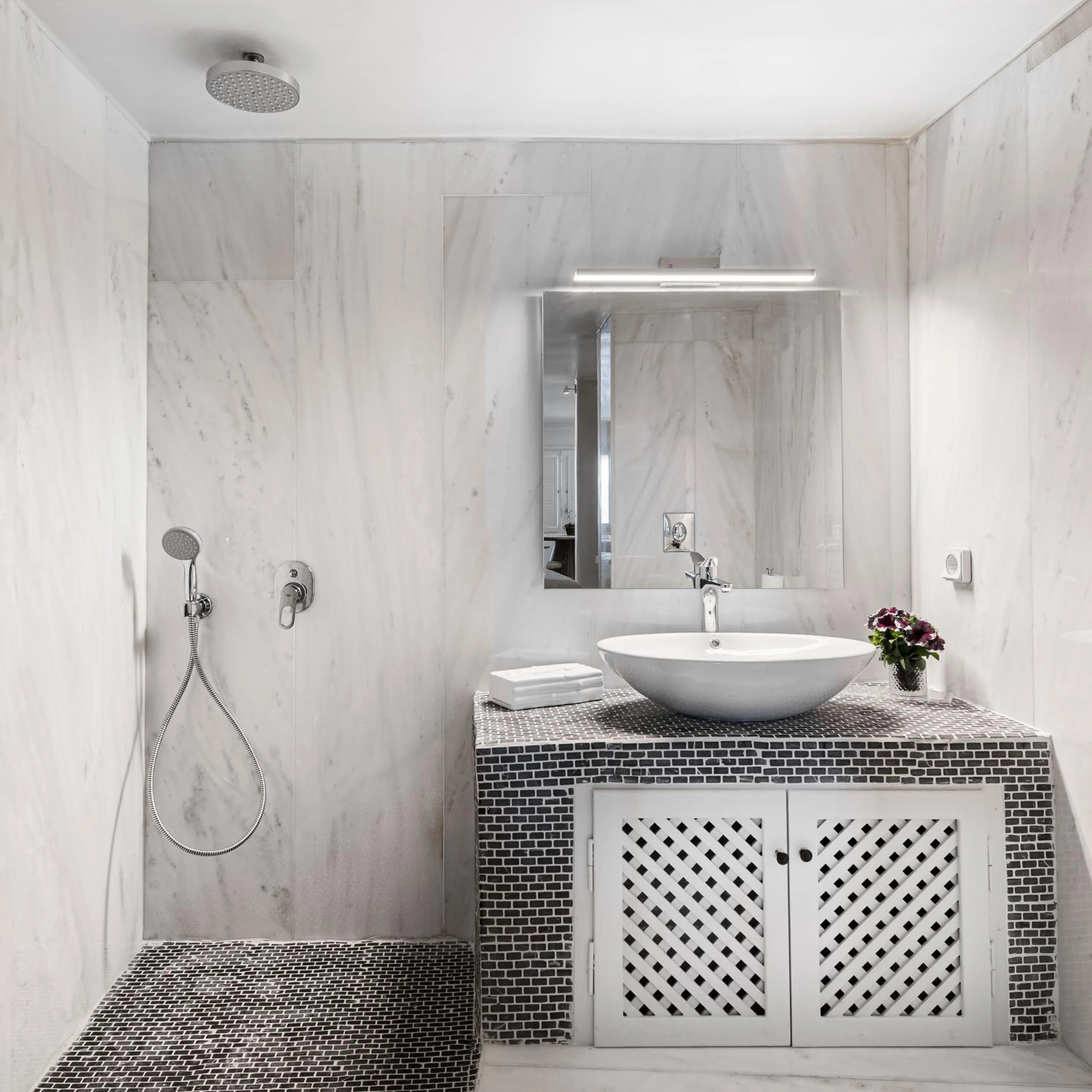 Shower in Armeni Luxury Villas