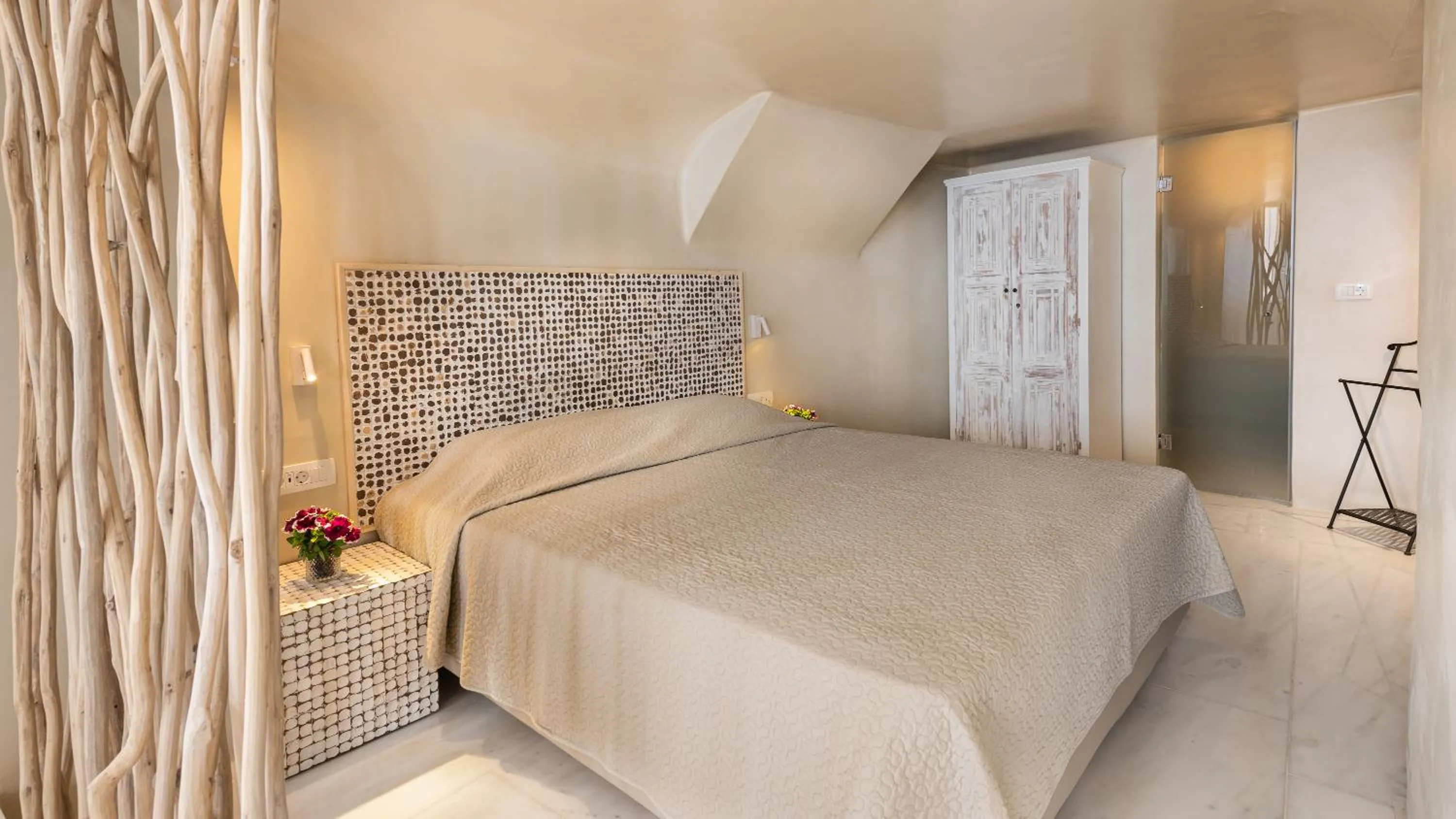 Bed in Armeni Luxury Villas