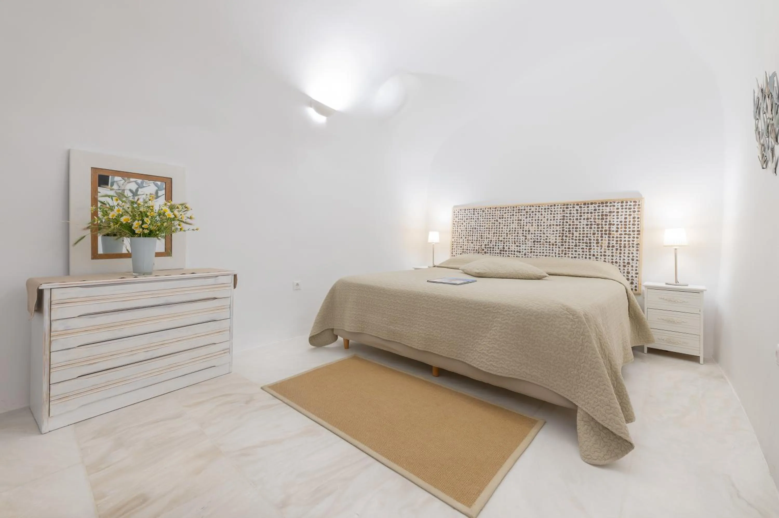 Bed in Armeni Luxury Villas