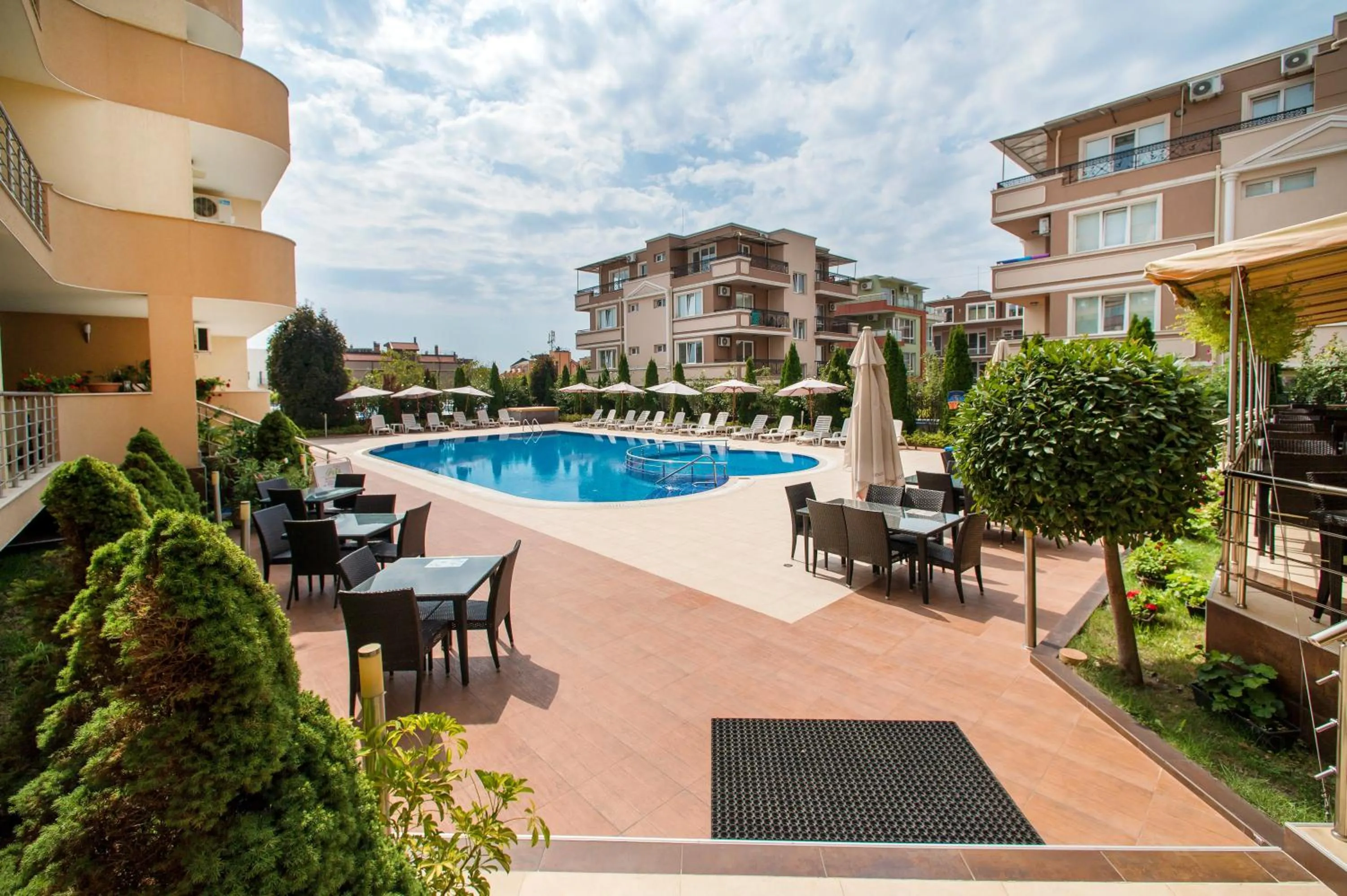 Property building in Hotel Iris