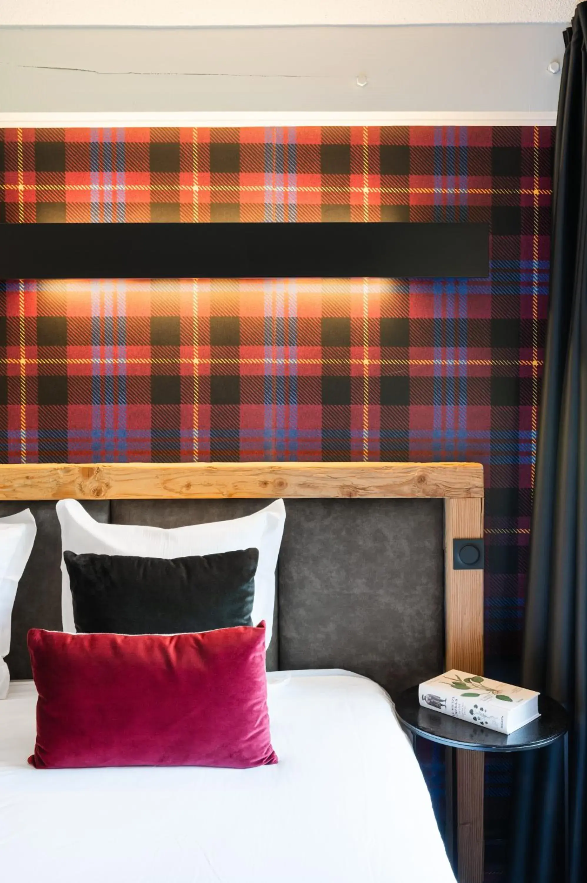 Bedroom, Bed in Mamie Megève Bedroom, Bed in Mamie Megève