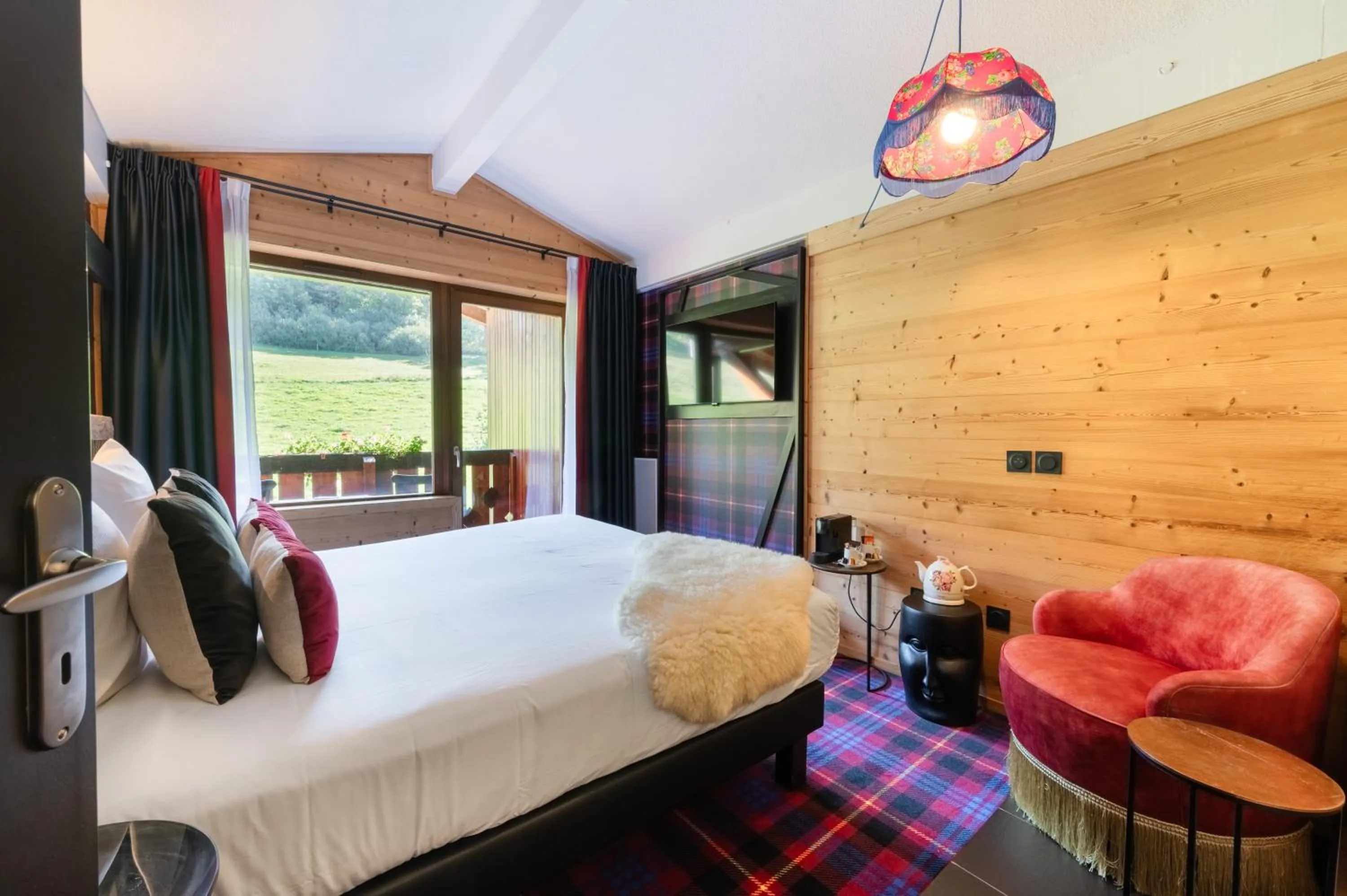 Photo of the whole room, Bed in Mamie Megève