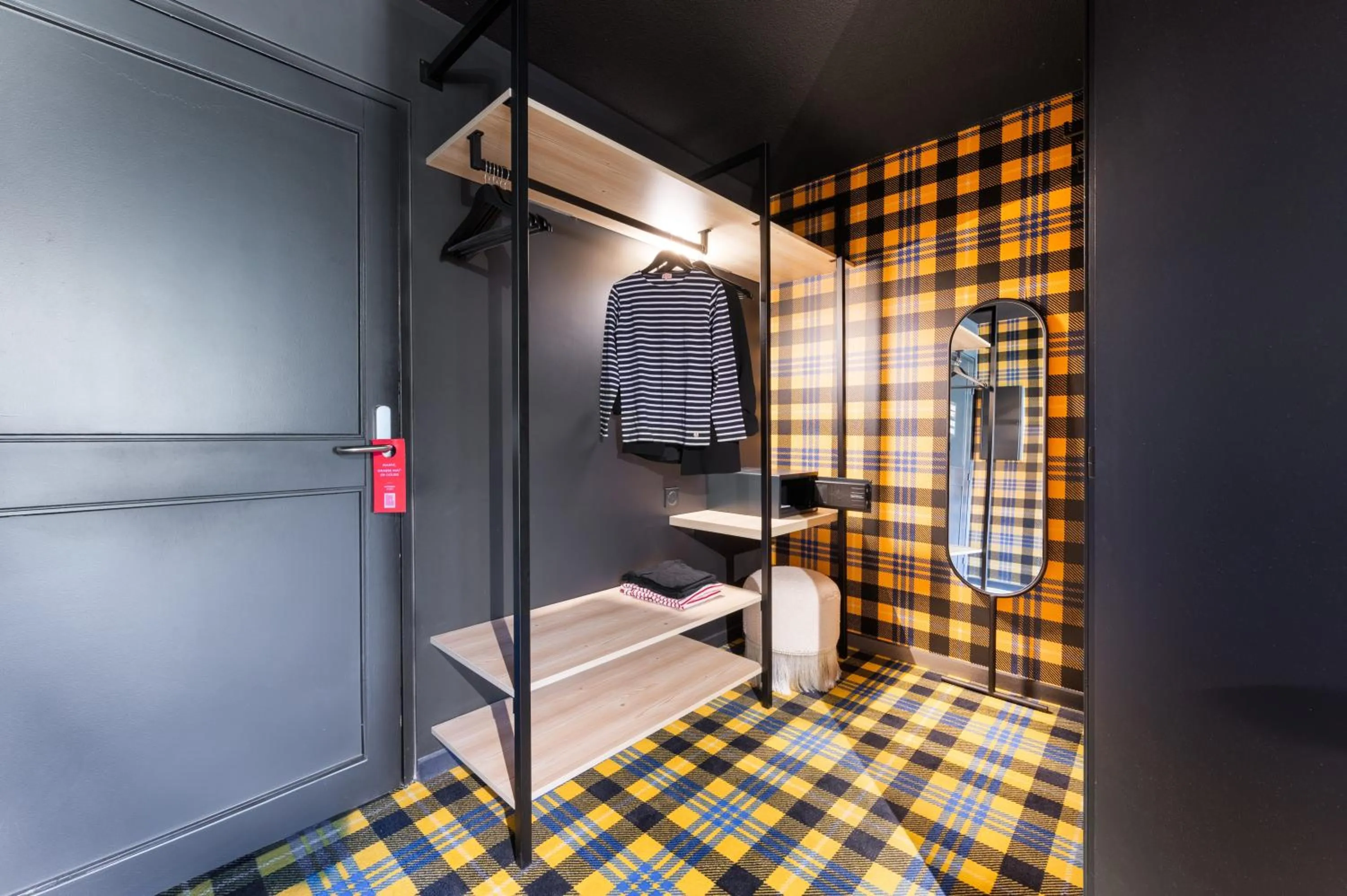 wardrobe, Bed in Mamie Megève