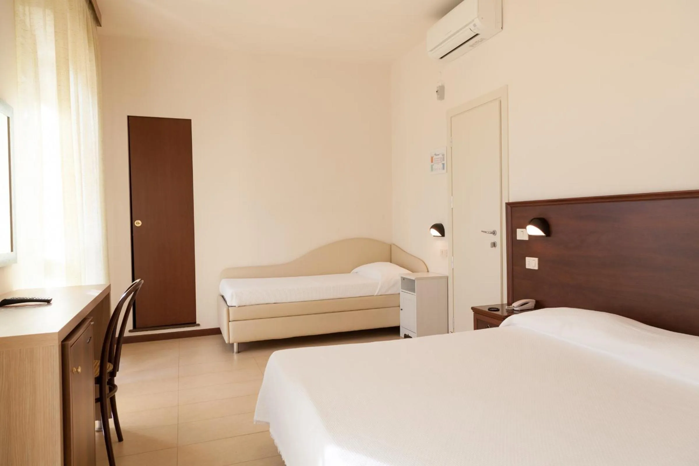 Photo of the whole room in Hotel Metropol