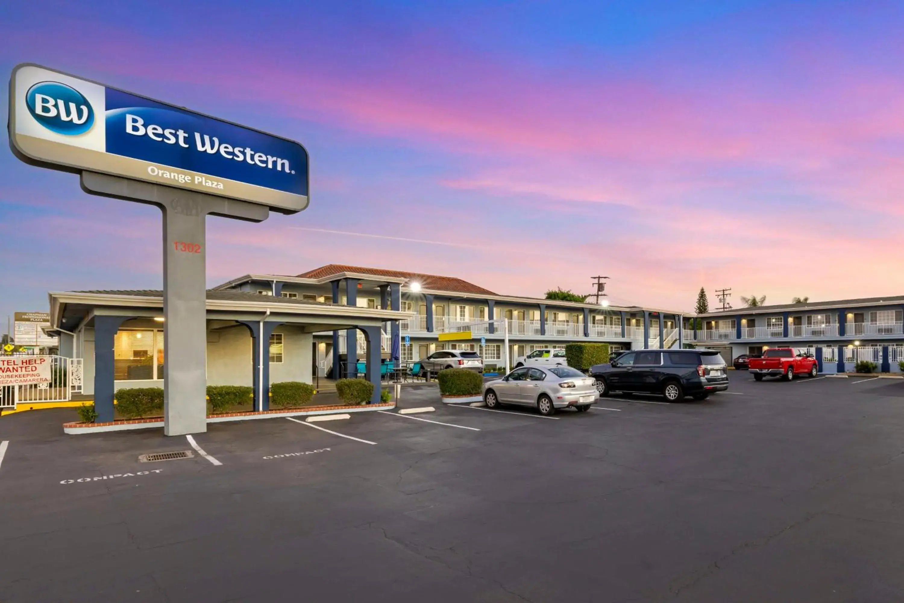 Property building in Best Western Orange Plaza Property building in Best Western Orange Plaza